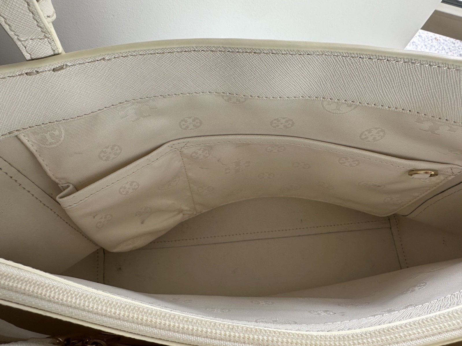 Tory Burch York Buckle Tote – Small, Cream. Saffiano Leather with Gold Hardware