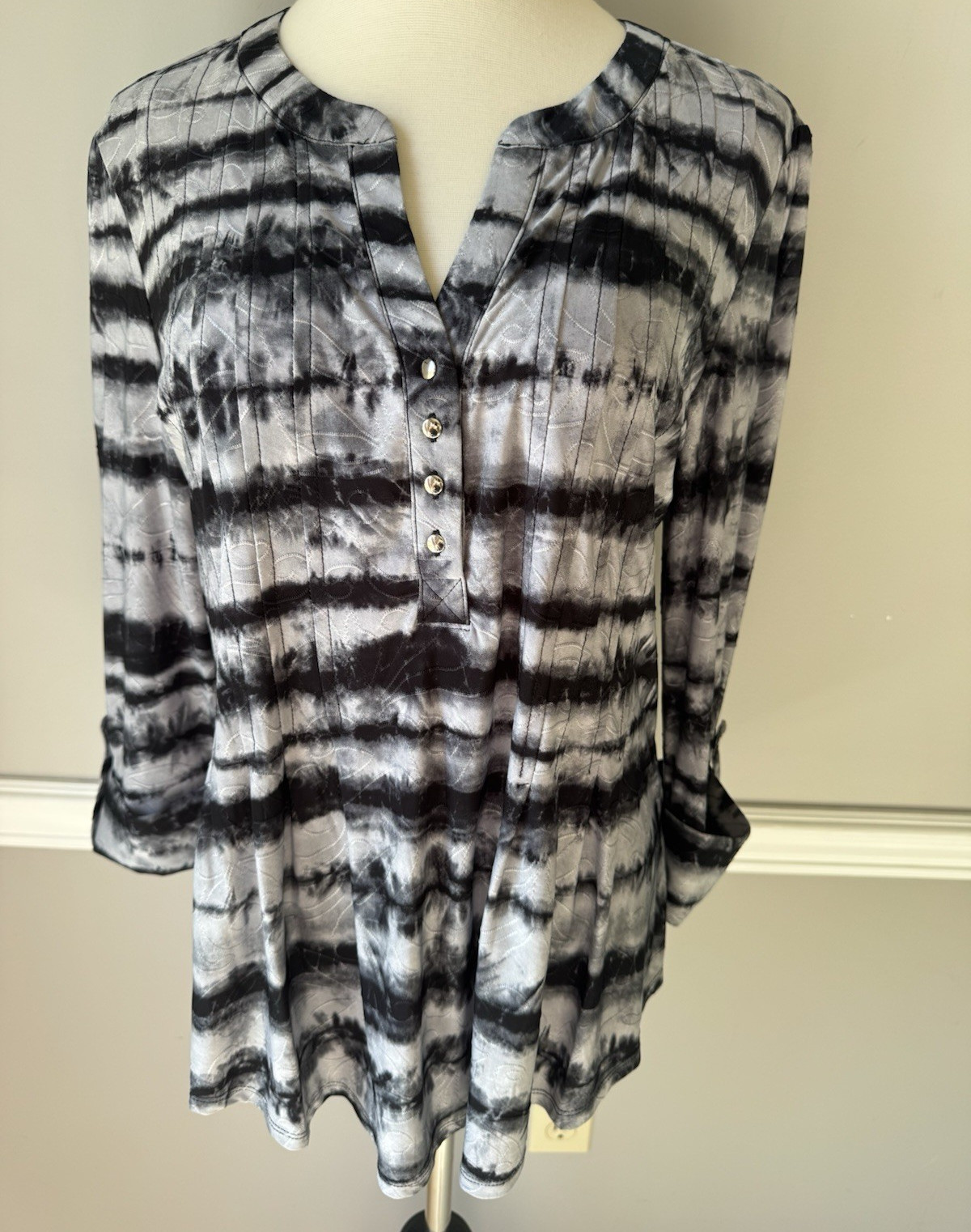 Sami & Jo Women’s Gray Black Tie-Dye Split Neck 3/4 Sleeve Pullover Blouse L