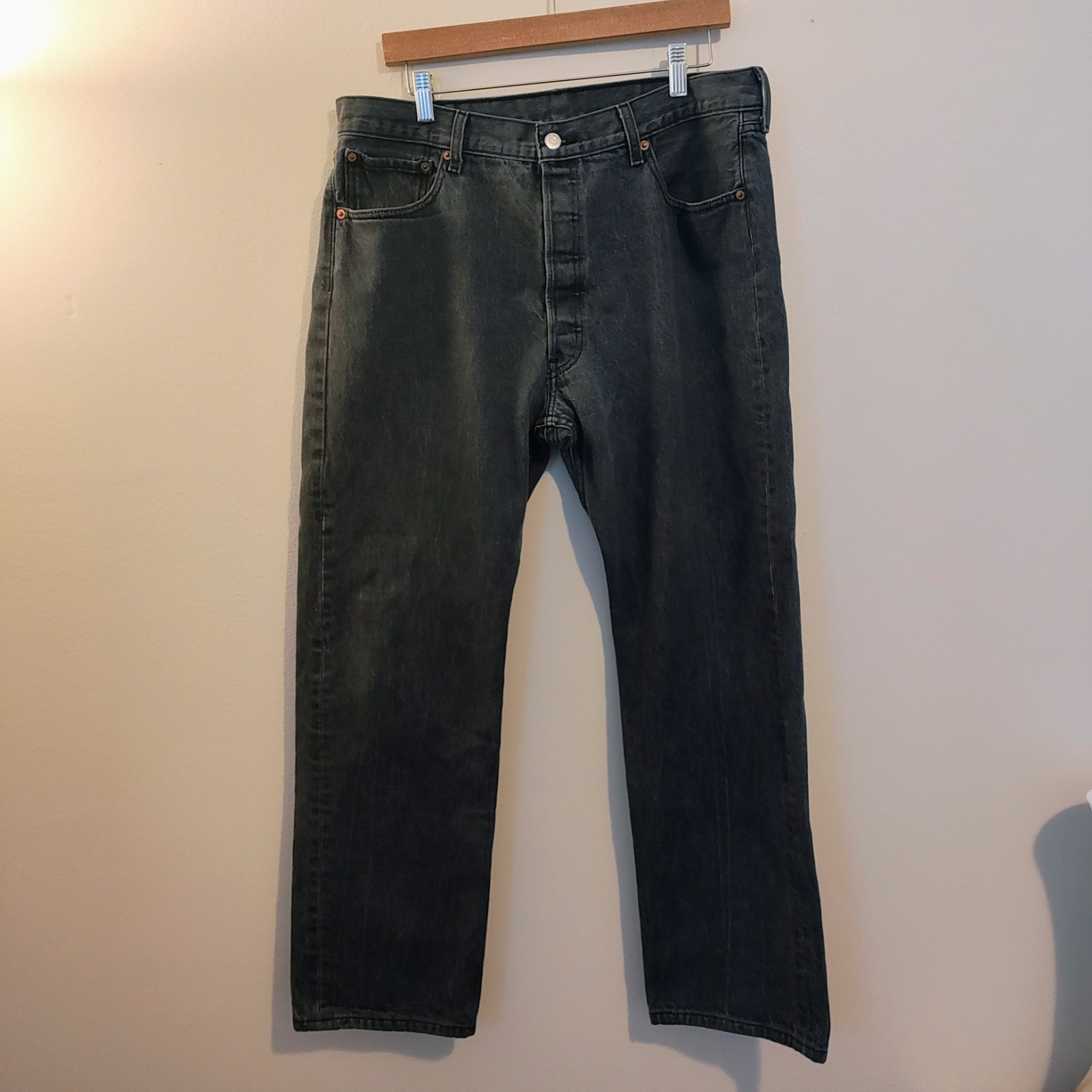 Levi’s Men’s Black Dark Wash Denim Jeans Straight Fit Button Fly