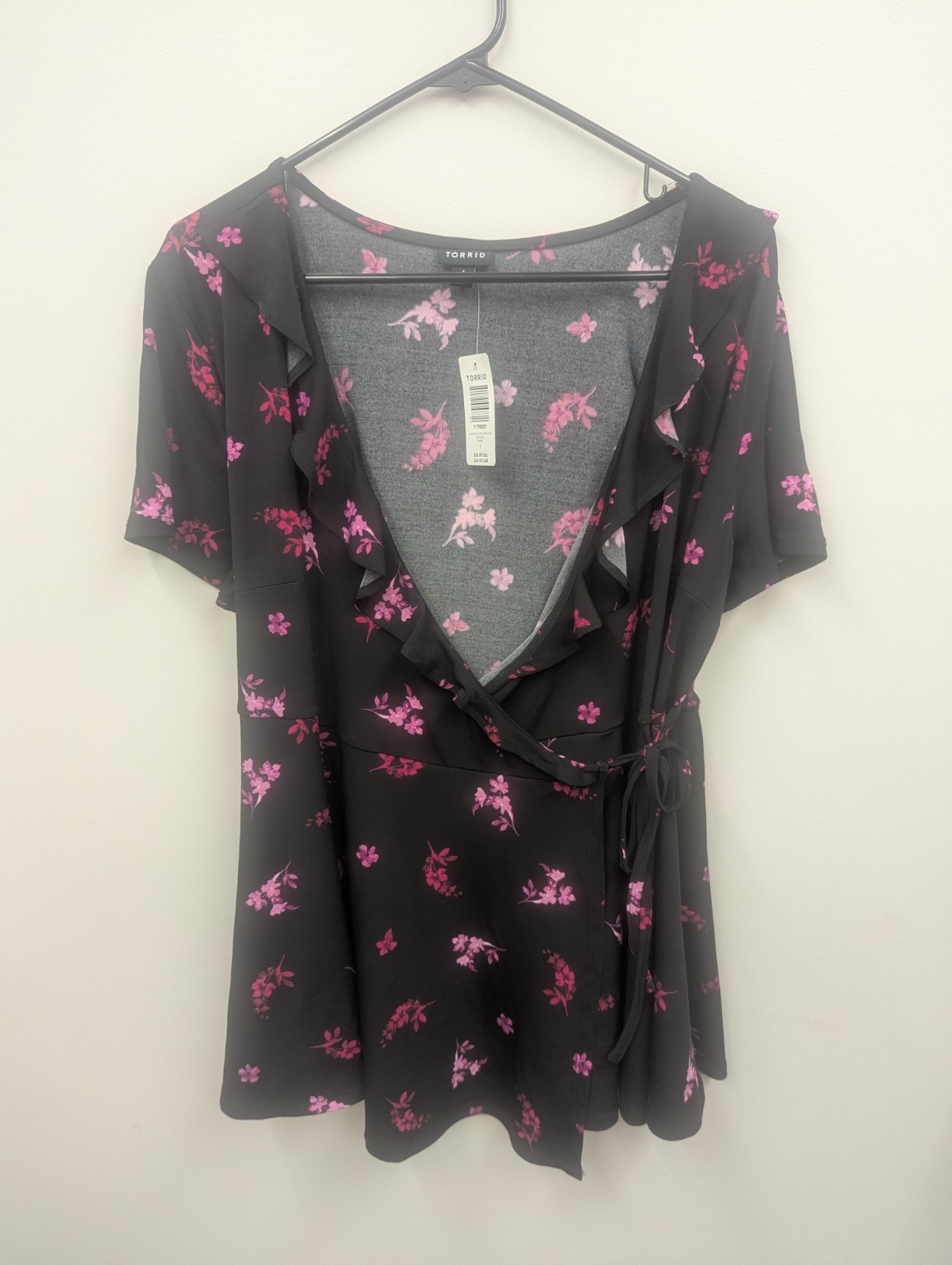 Torrid Black Pink Floral Wrap Top V-Neck Ruffle Tie Short Sleeve Plus 1