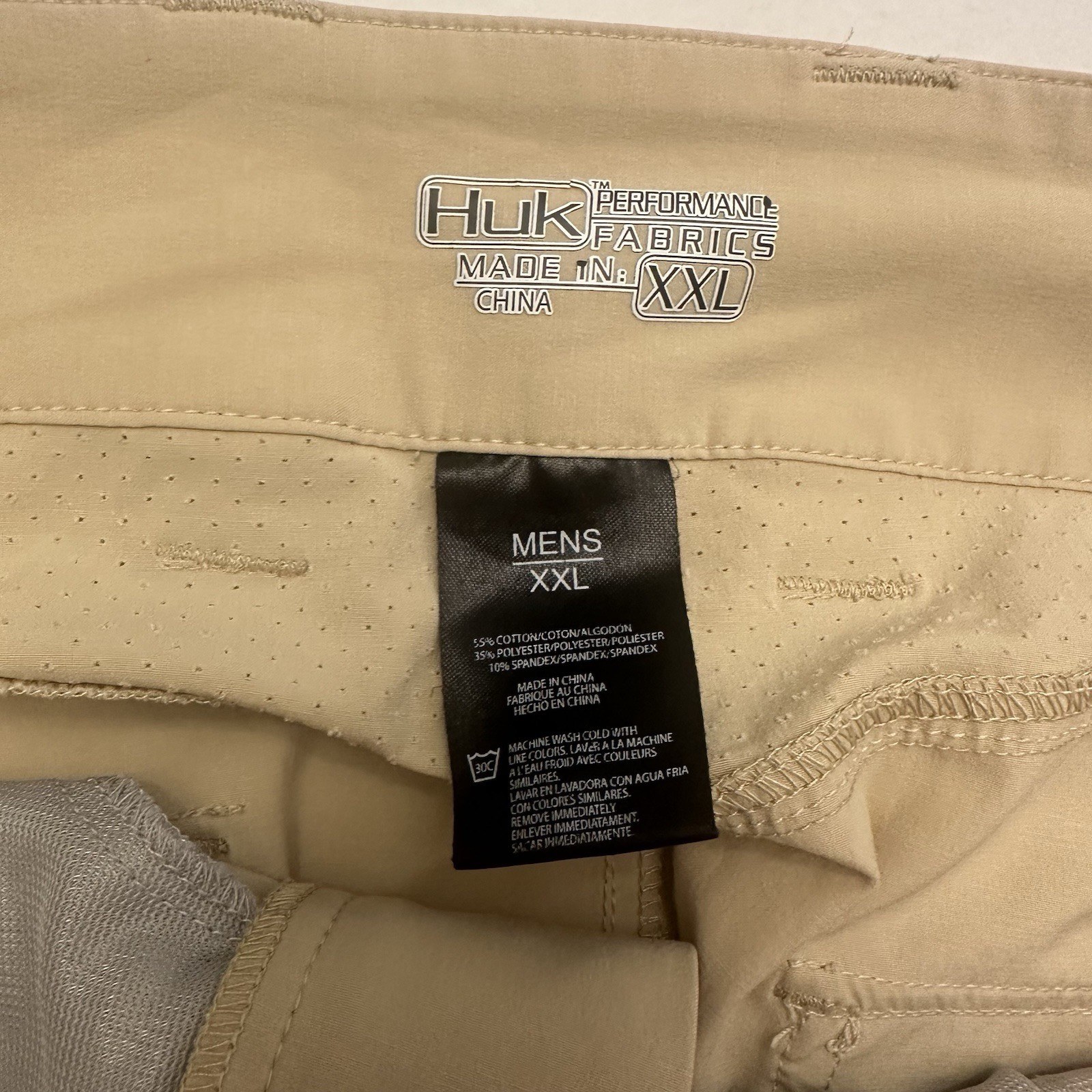 Huk Performance Fishing Cargo Shorts Size XXL Khaki 7” Inseam Quick Dry Vented