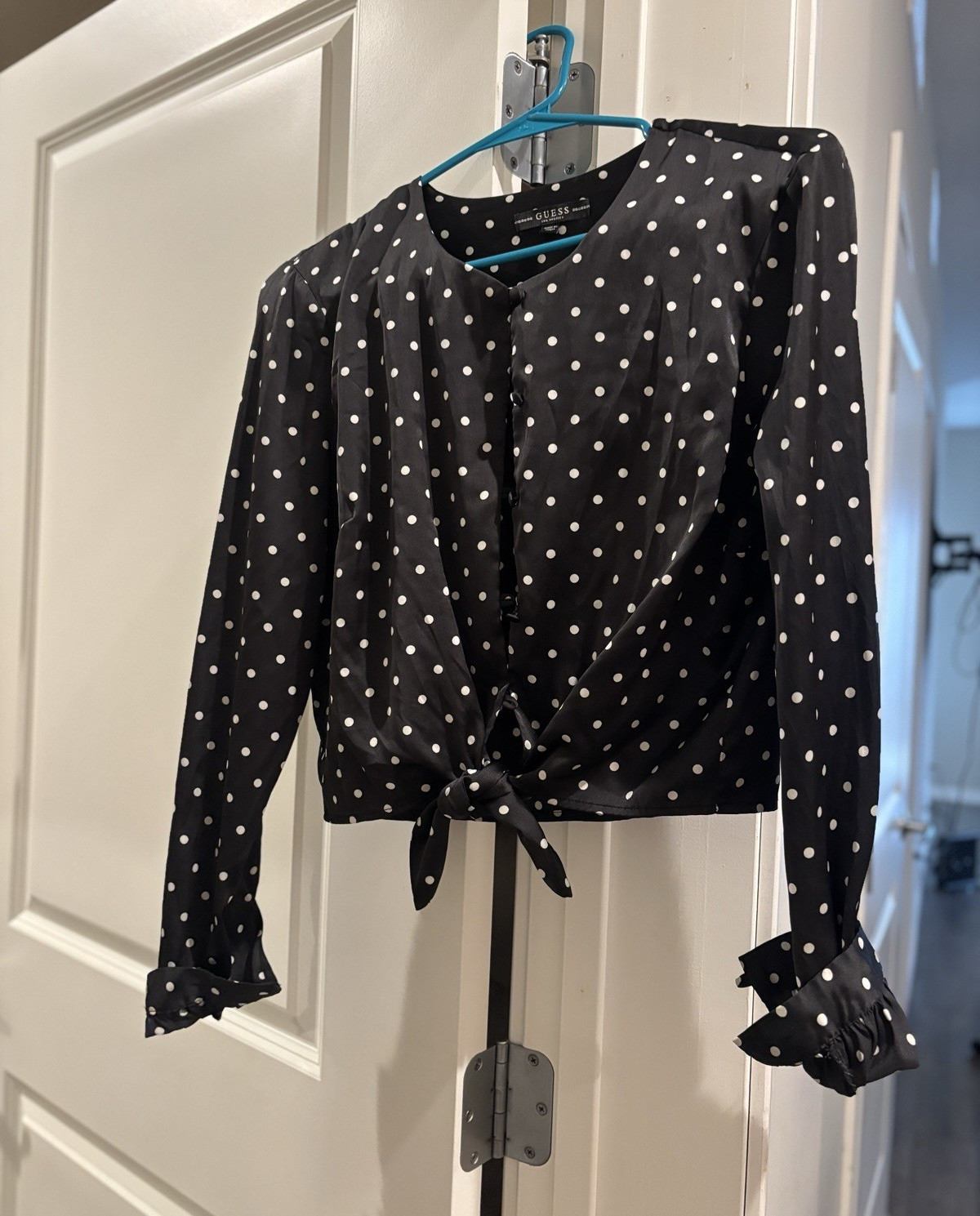 GUESS Black/White Polka Dot Maternity Blouse V-Neck Tie Ruffle Long Sleeve, M
