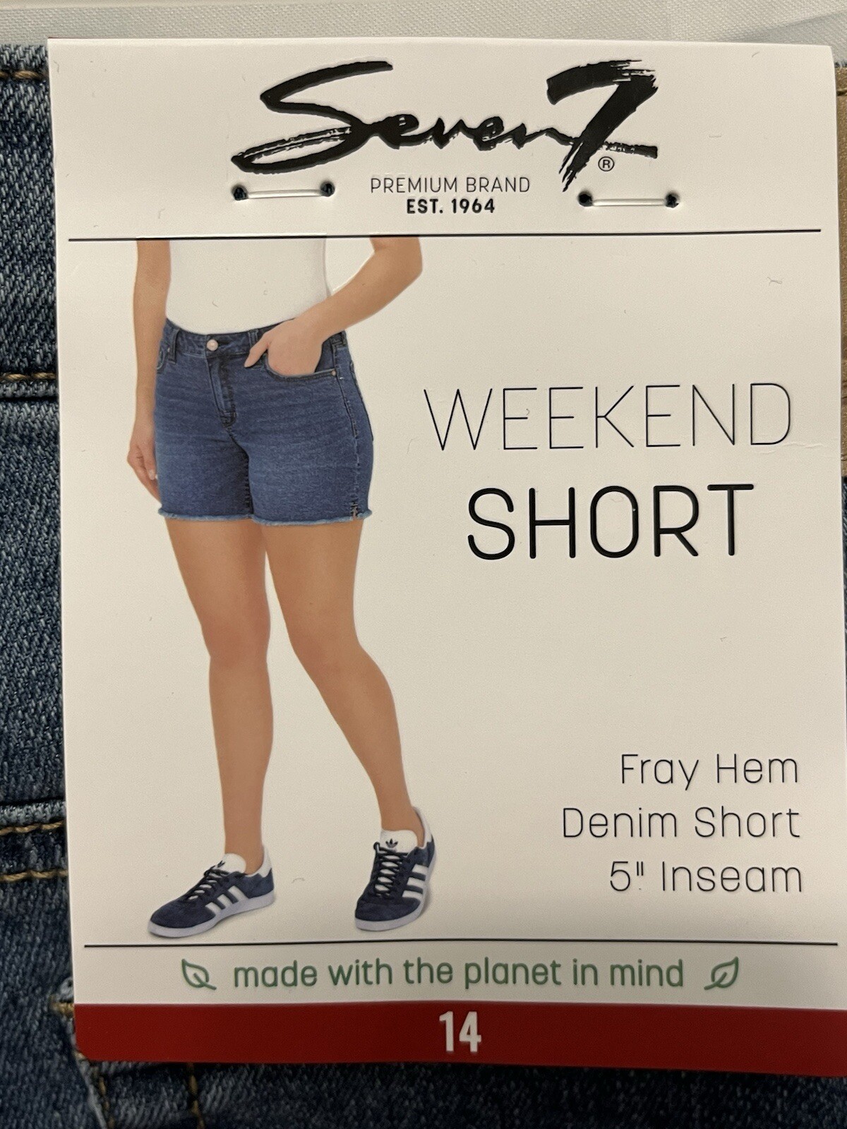 Seven7 Women’s 5″ Fray Hem Mid Rise Comfortable Denim Weekend Short Sz 14 $59