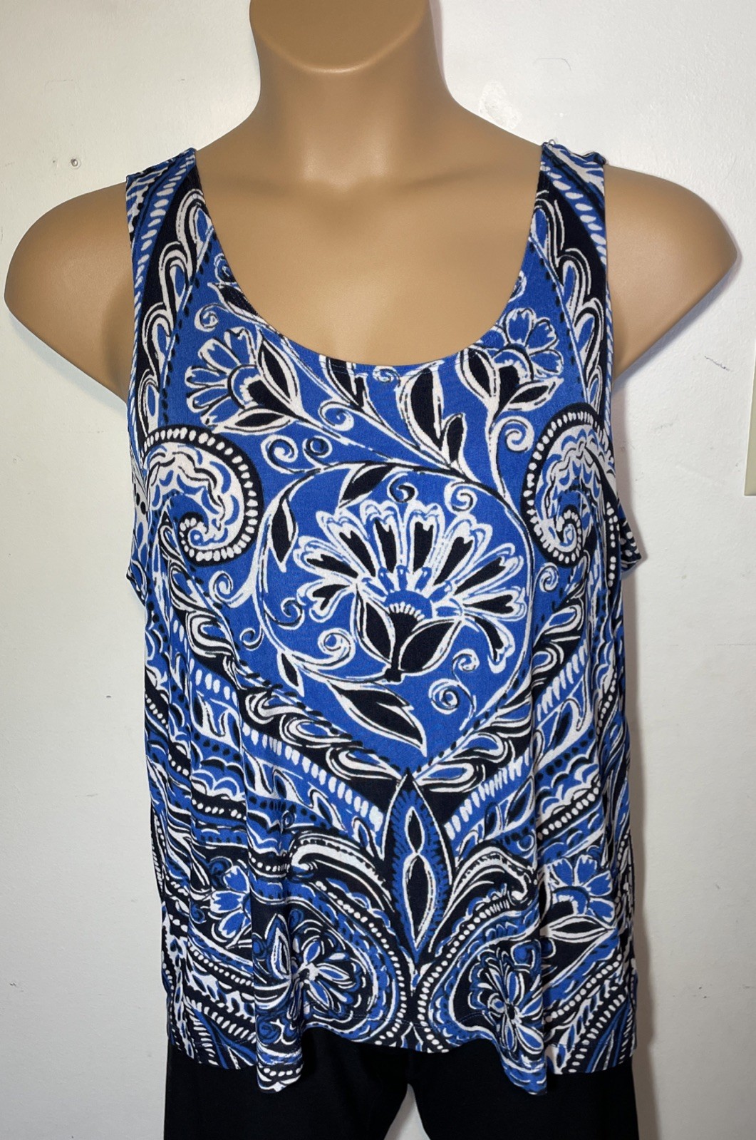 Chicos Travelers tank top blue black floral slinky knit Chicos size 3 = size 16