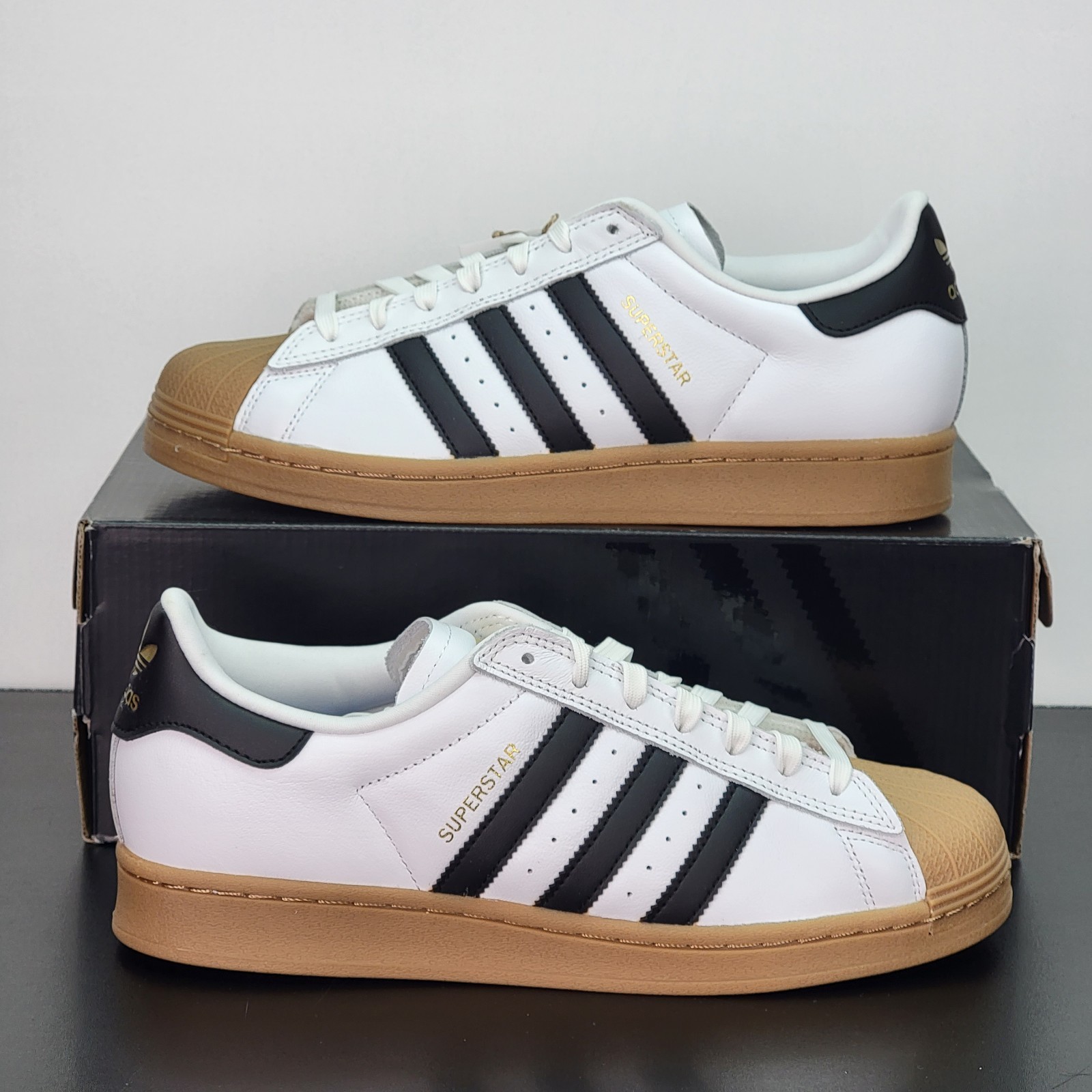 Adidas Superstar Men’s Size 9 Athletic Shoes White Black Casual Sneakers