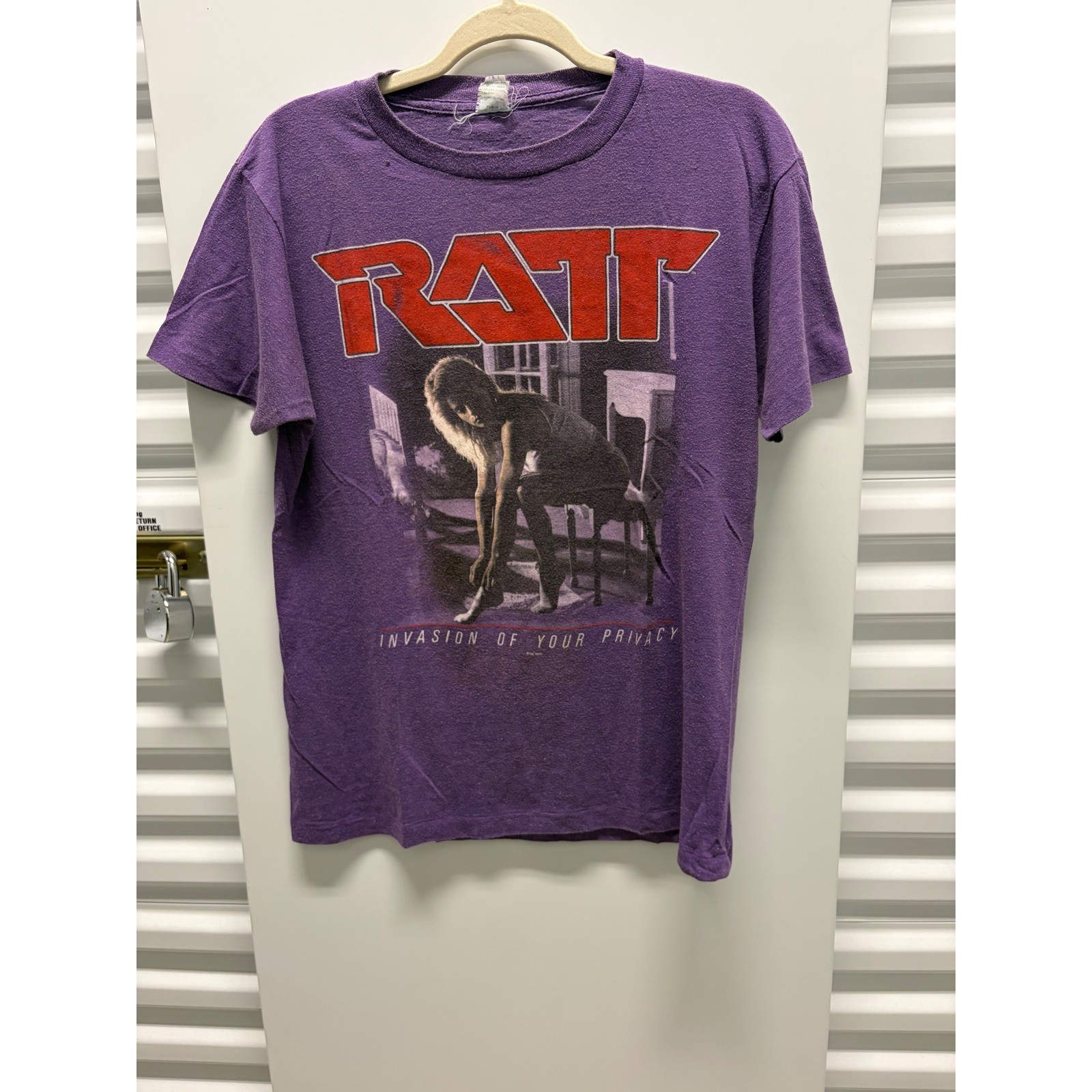 1985 Vintage Ratt Band Shirt Mens L Purple Invasion of Your Privacy Tour Good