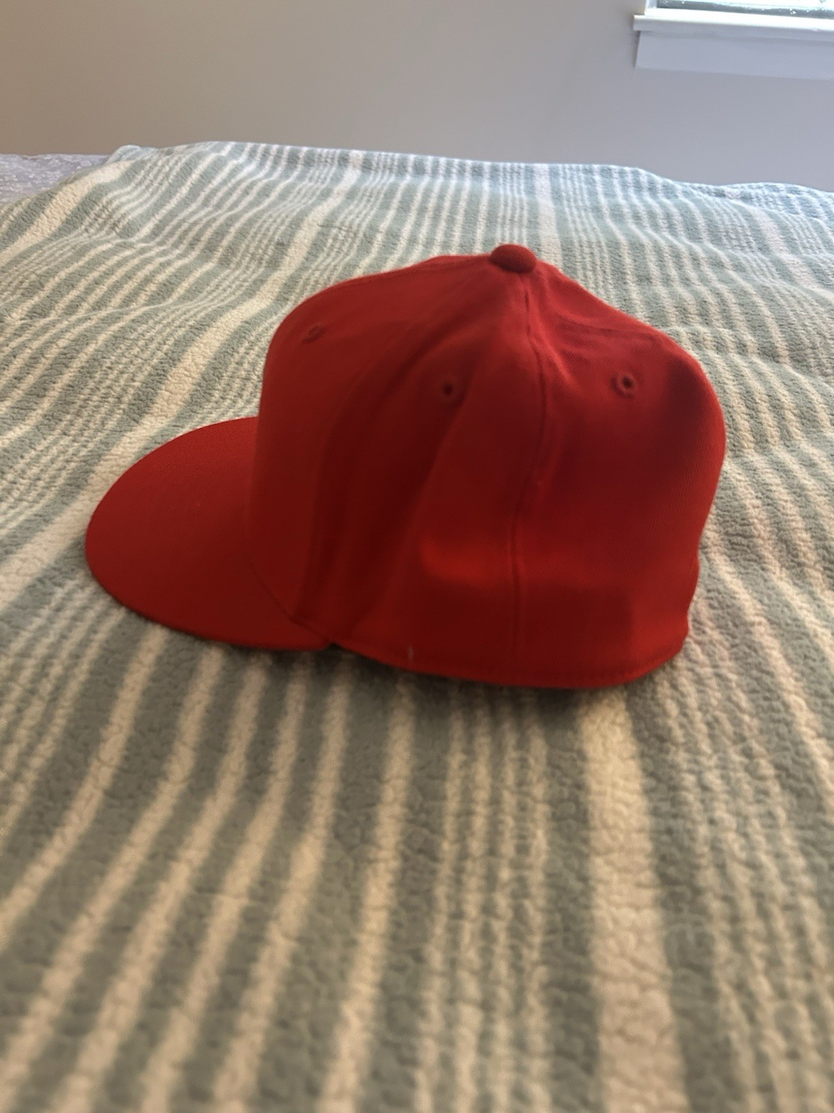 Lids Men’s Red Fitted Stretch Baseball Cap Hat, Lion Logo, Size 7 1/4-7 5/8