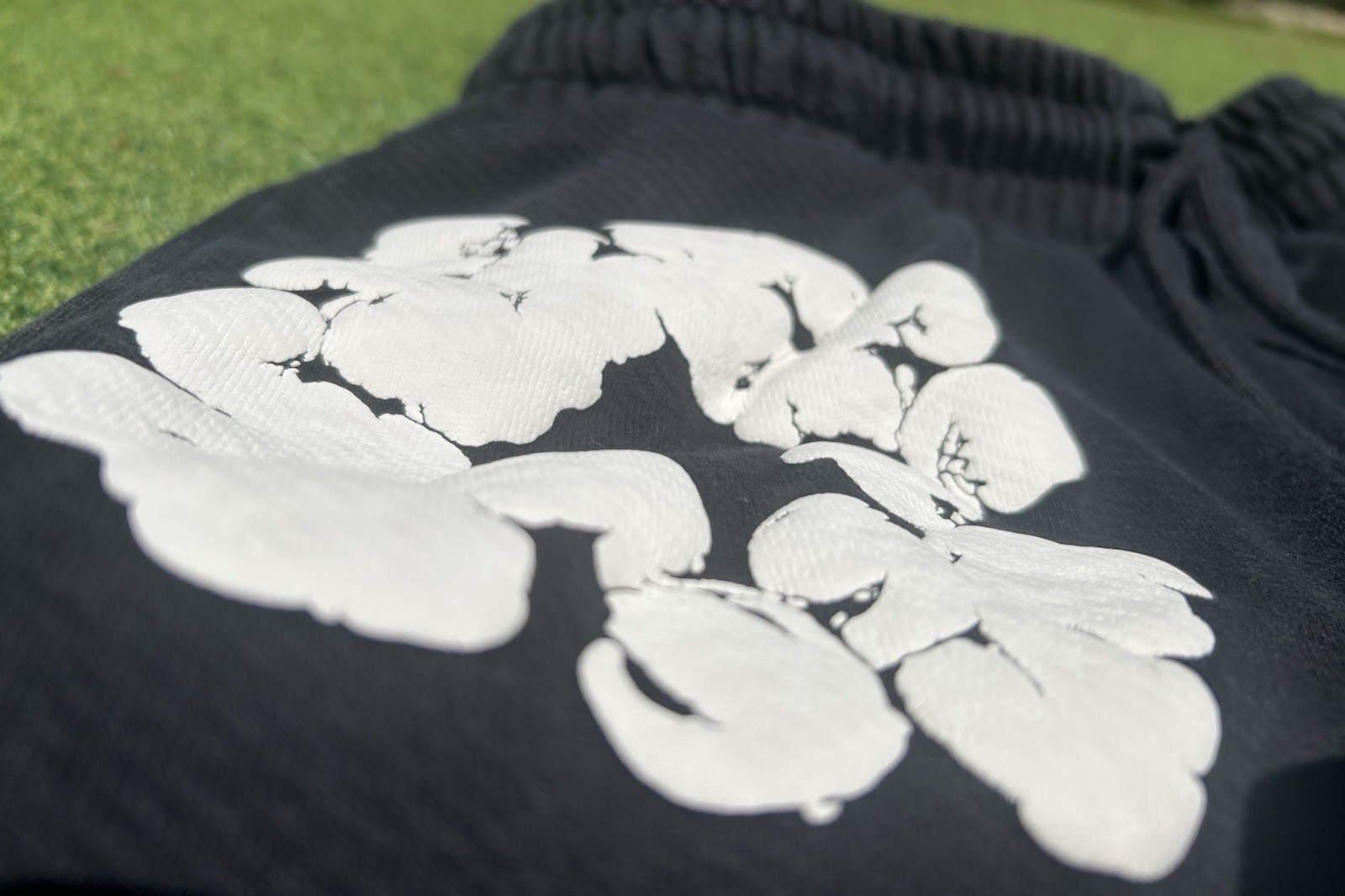 DENIM TEARS Men’s M Black/White Floral Sweat Shorts Drawstring Elastic Waist