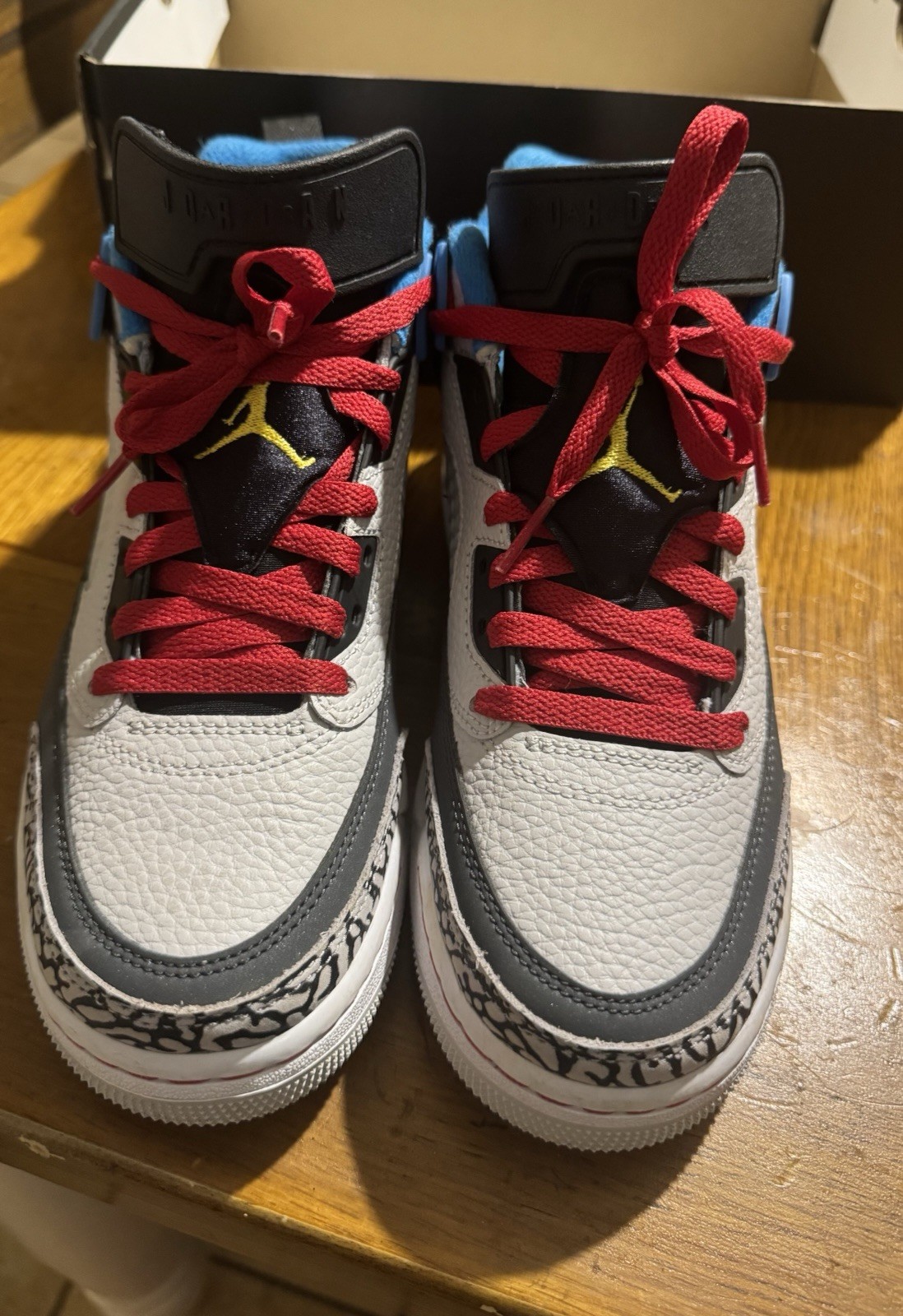 Jordan Spizike Low SE (GS) Kids Sneaker 6.5Y Neutral Grey/Varsity Maize