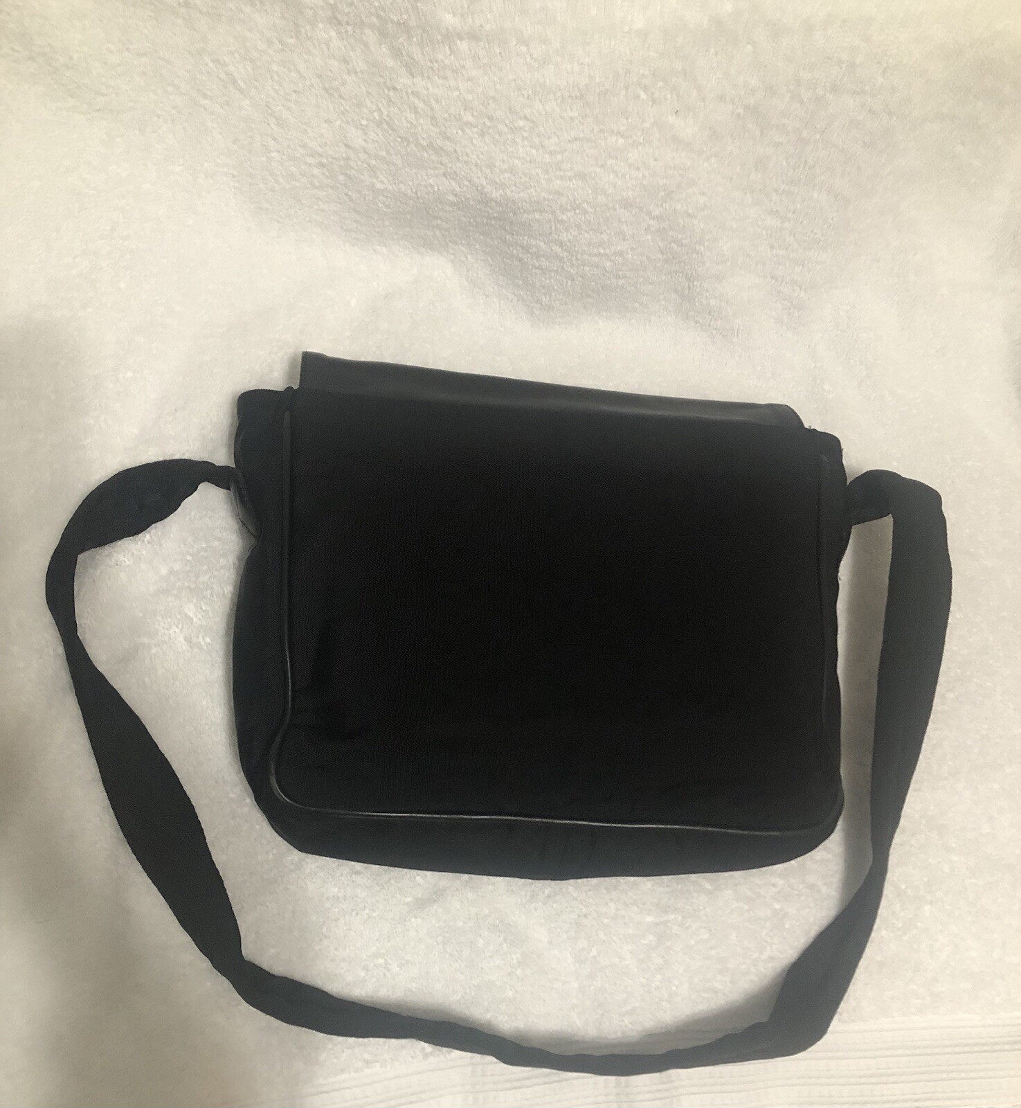 Unisex Messenger Bag Structured Sleek Onyx Vegan Leather Multi-Pocket Satchel