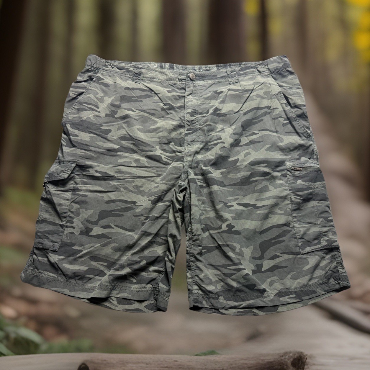Columbia Sportswear Fishing Outdoors Omni Shade Camo Cargo Shorts Sz 44/12 Z20