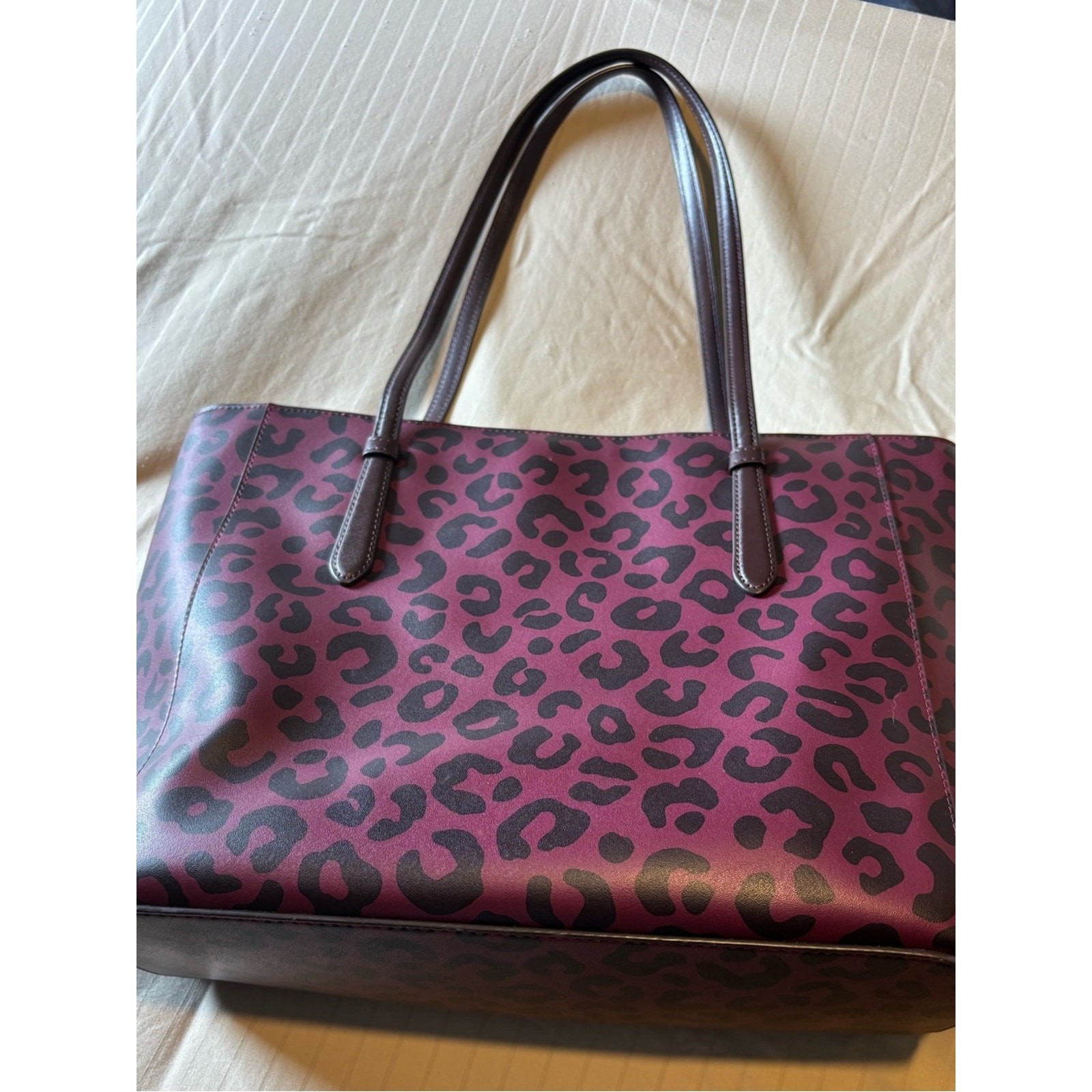 Kate Spade New York Schuyler Medium Toto Burgandy and Dark Brown Leopard-Prinr