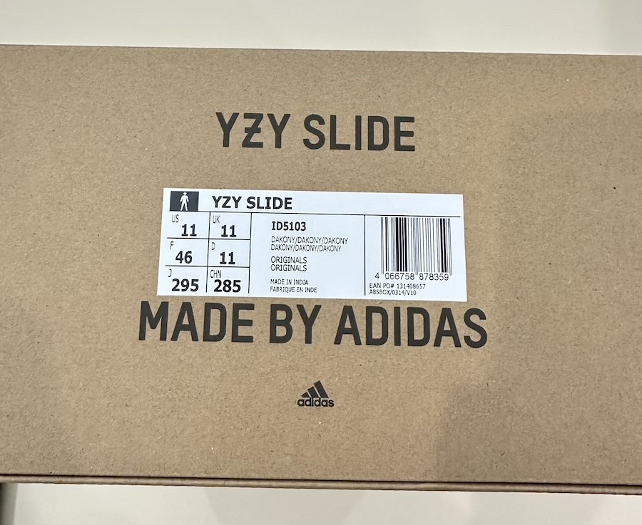 NEW IN BOX adidas Yeezy Slides Dark Onyx ID5103 Men’s Size 11