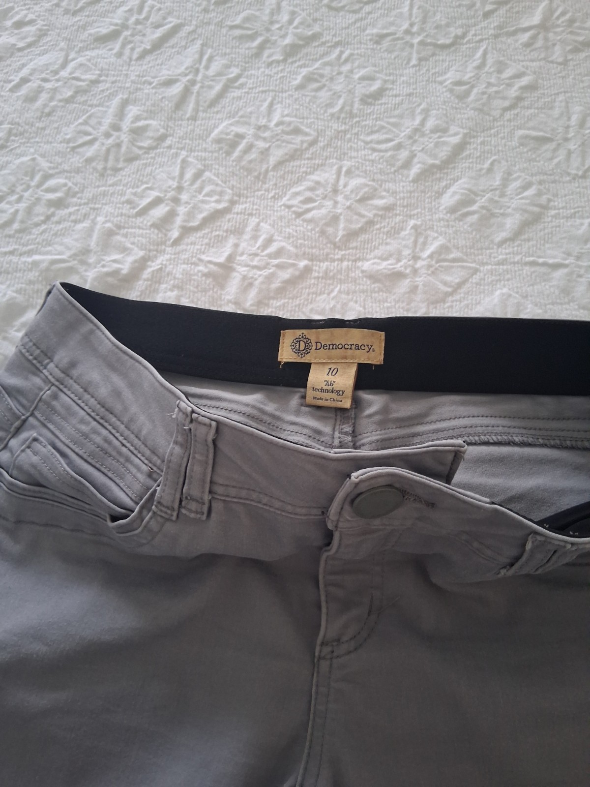 Democracy AB Technology Skinny Jeans Women’s Size 10 Light Grey Stretch Pants