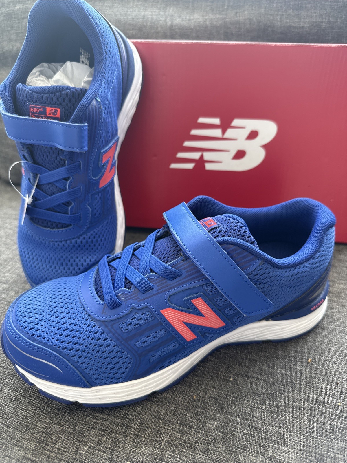 Boys New Balance Shoes 5-1/2 New W Box
