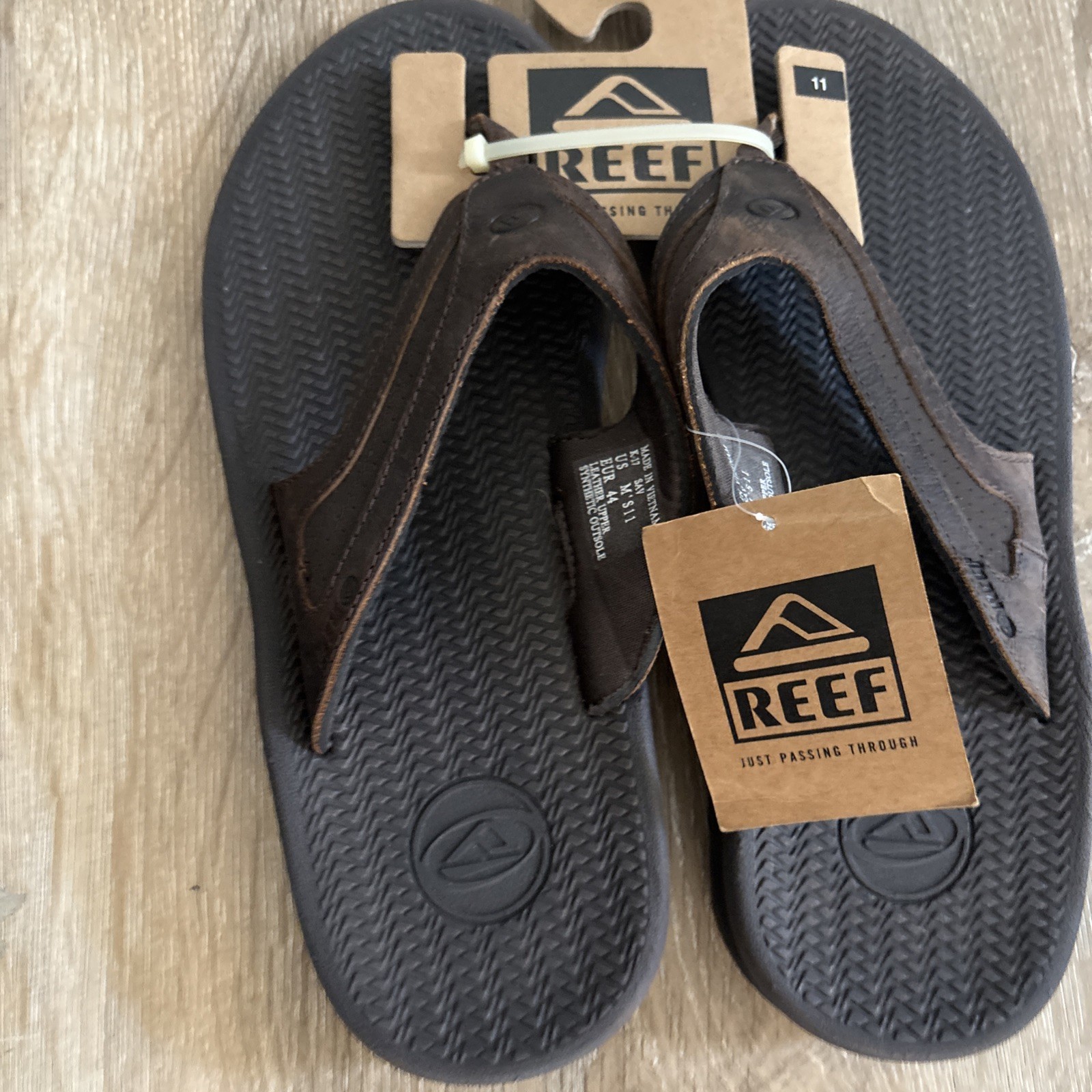 REEF Fanning Men’s 11 Retro Brown Leather Flip Flops Sandals NEW NWT