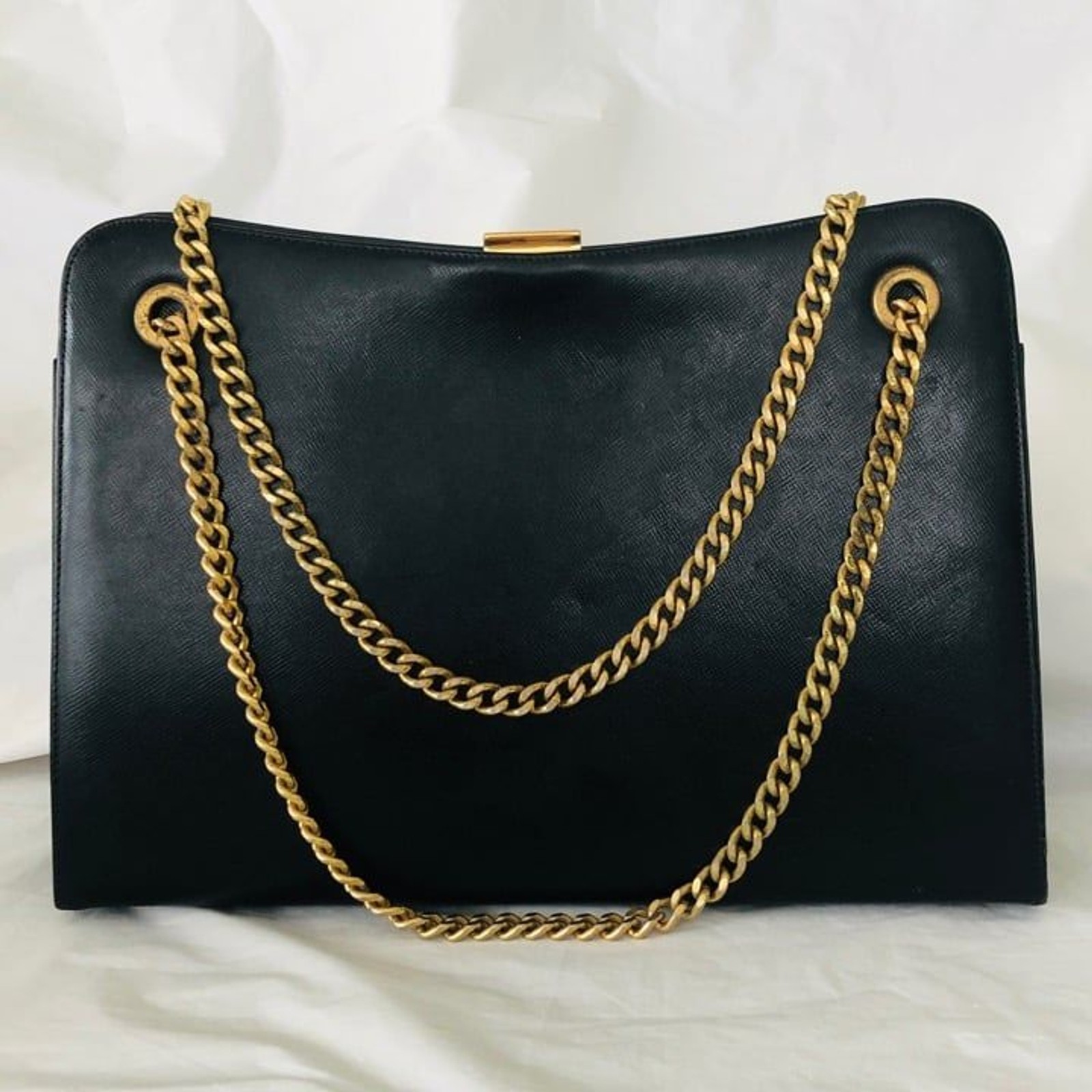 Vintage “Bag By Dorian” Handbag Black Leather Gold tone Hardwear Chain 10″x7″x3″