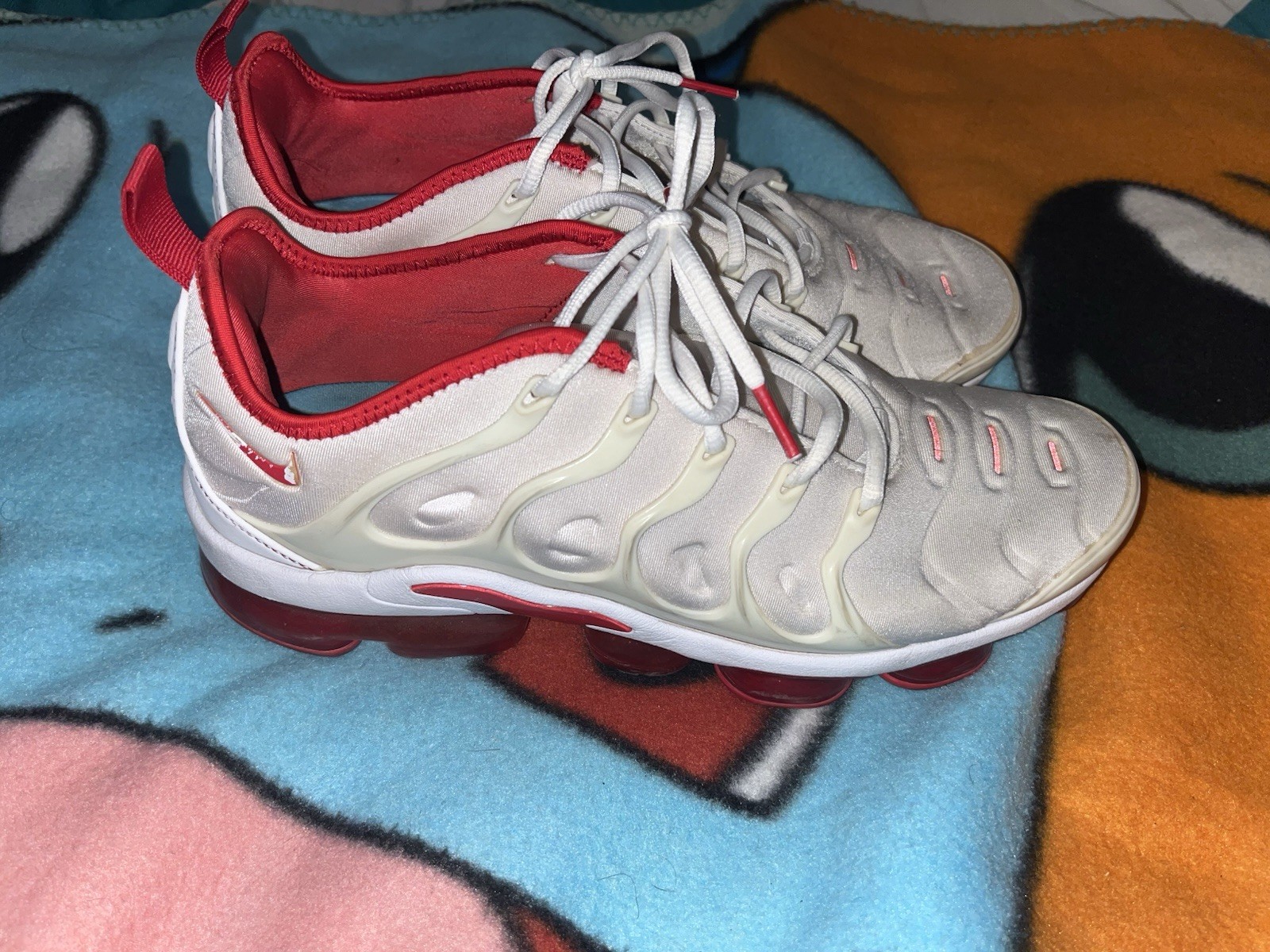 Nike Air VaporMax Plus Men’s Low Top Lace-Up Sneakers White/Red