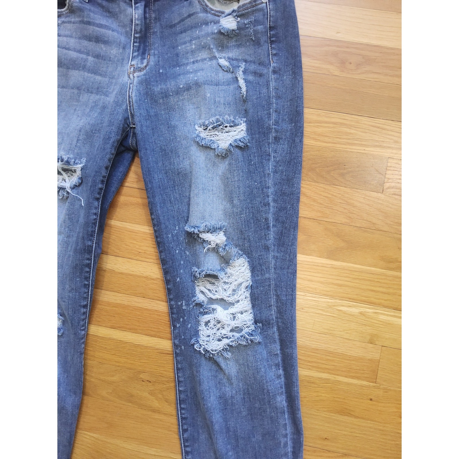 Judy Blue Boyfriend Fit Distressed Jean Size 15/32 High Rise