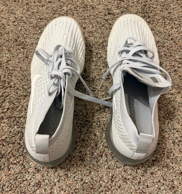 Nike Air VaporMax Women’s Low Top Lace-Up Sneaker White/Gray Solid Athletic