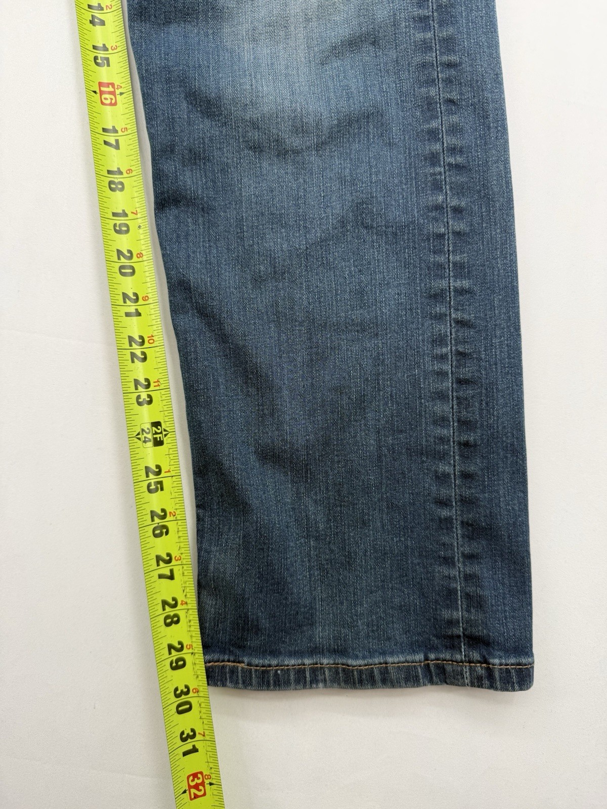 Levi’s 505 Jeans Men’s 34×32 Regular Fit Straight Leg Med Stonewash Zipper Fly