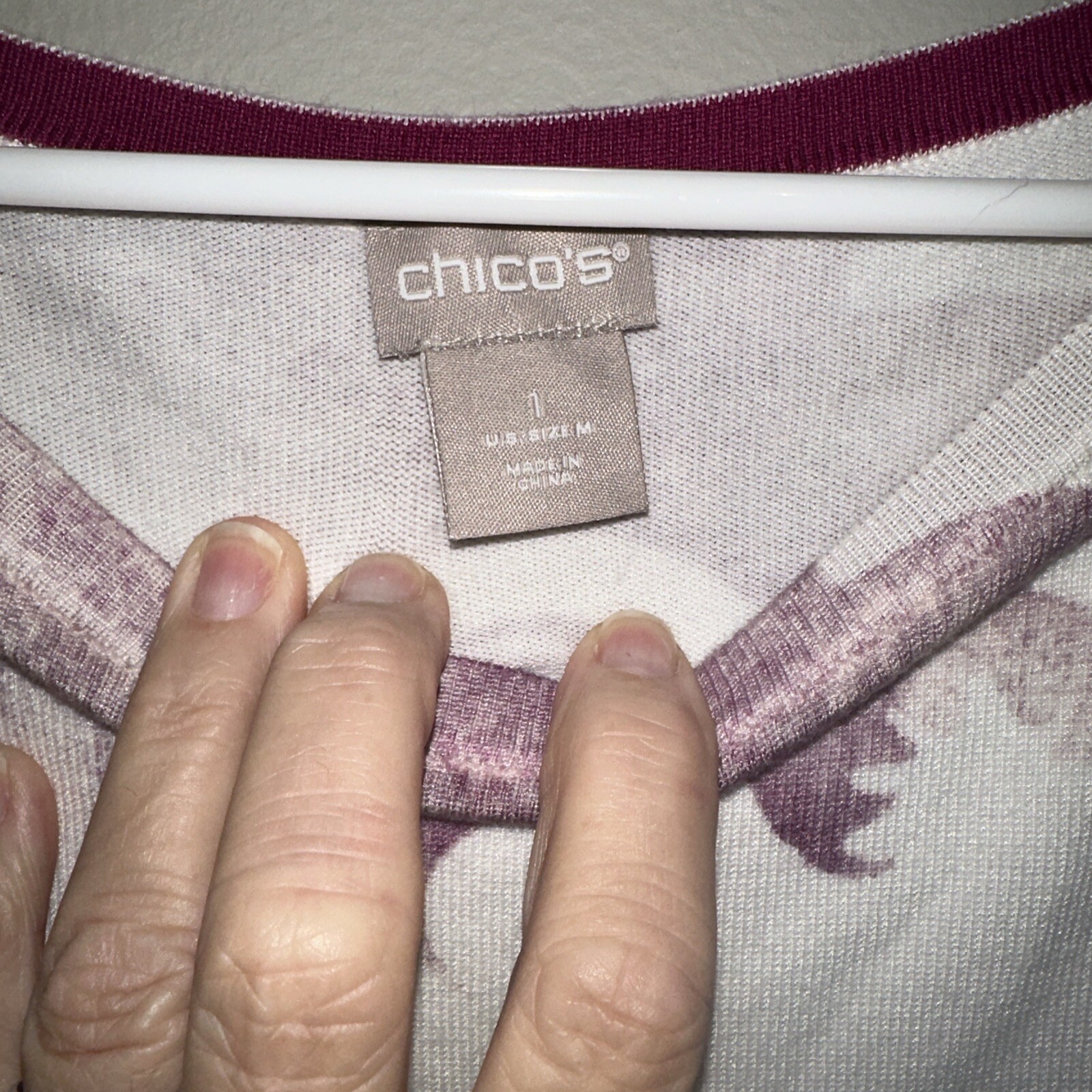 Chicos White Pink Swirl Sweater Tee Shirt Women’s LS SZ 1 (8/110) M Top Bin B7