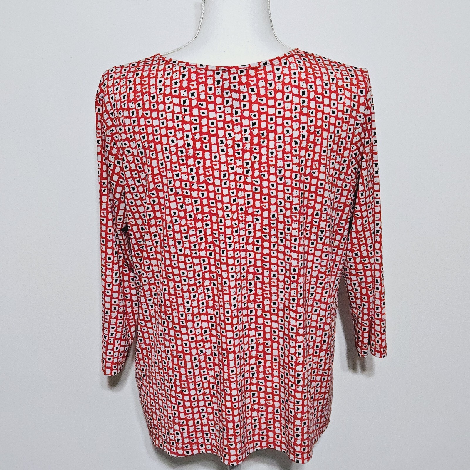 Clara SunWoo Shirt Sz S V-Neck Top Stretch Red Black All Over Geometric Print