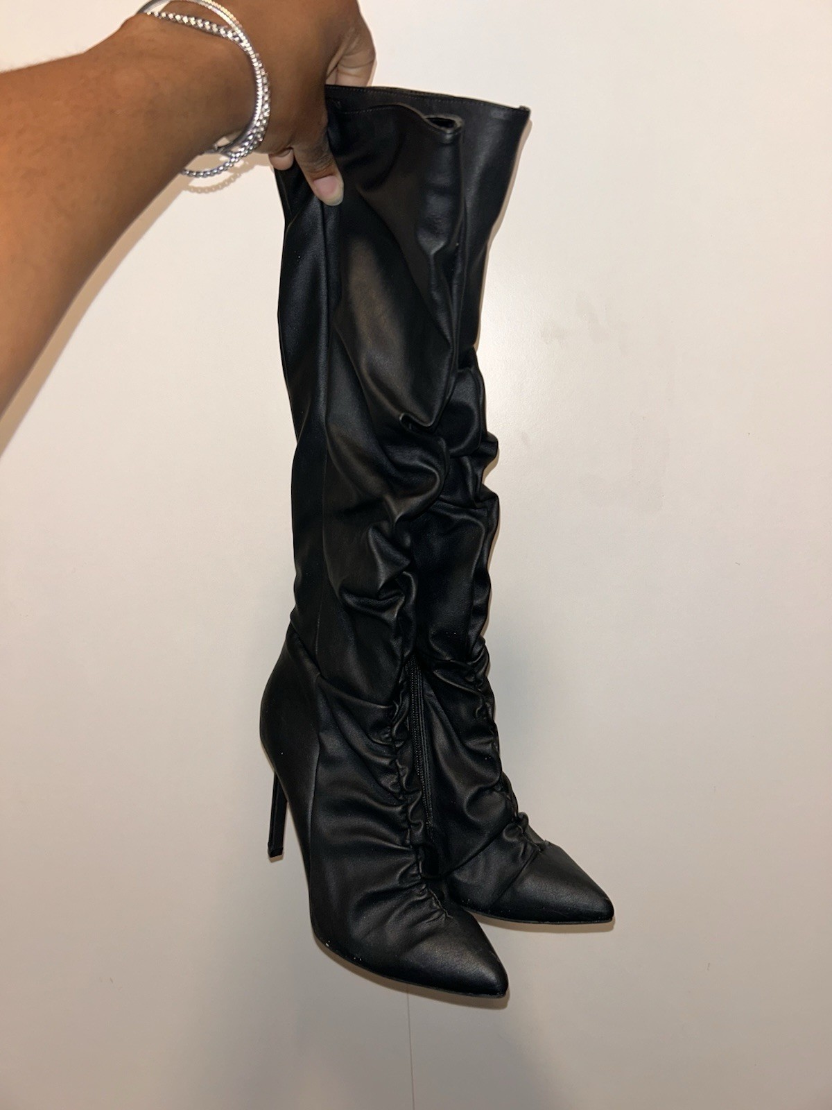 Women’s Black Knee-High Pointed Toe Stiletto Zip Boots Solid with Zipper