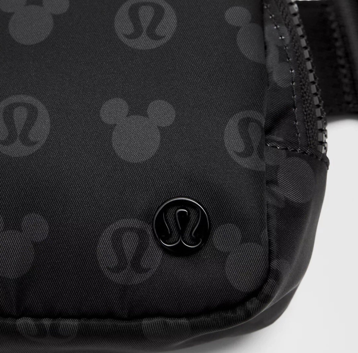 NWT ❤️LULULEMON DISNEY EVERYWHERE BELT BAG 1L CLASSIC BLACK MICKEY ❤️ RETIRED
