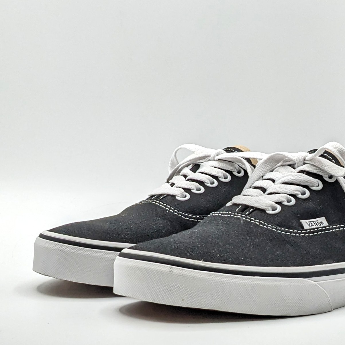 VANS “Authentic” Men’s Classic Icon Black Canvas Upper w/ Rubber Sole Shoes NEW