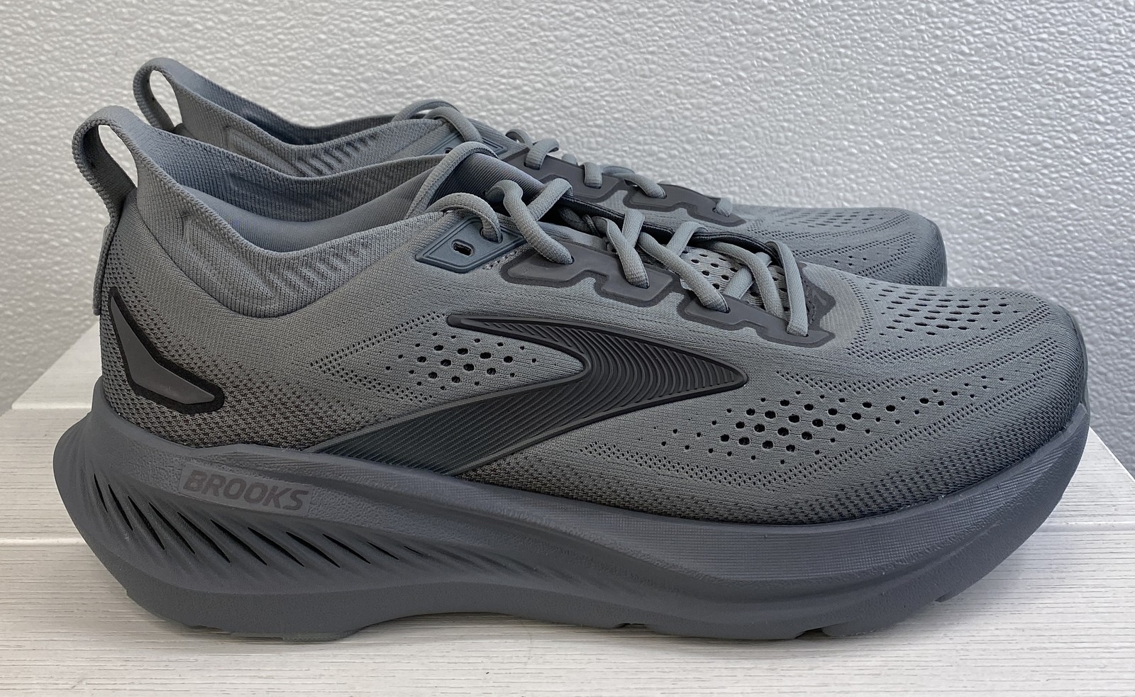 Brooks Glycerin 23 Mens Size 9.5 Wide Gray/Blackened Pearl Mesh Running Sneakers