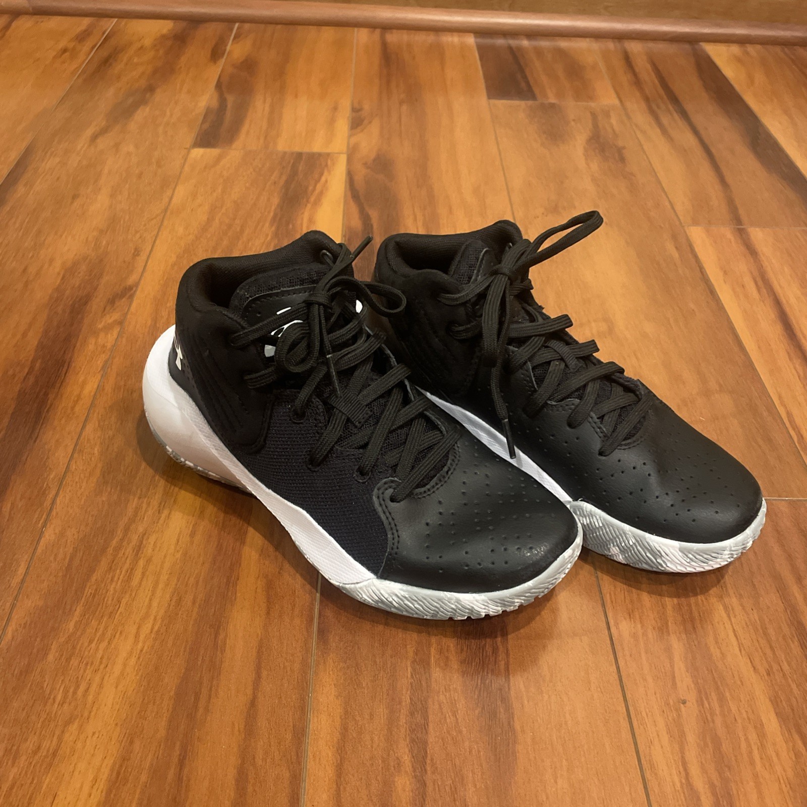 Size 4.5 Youth Under Armour GS Jet ‘21 Low Black/White New without box