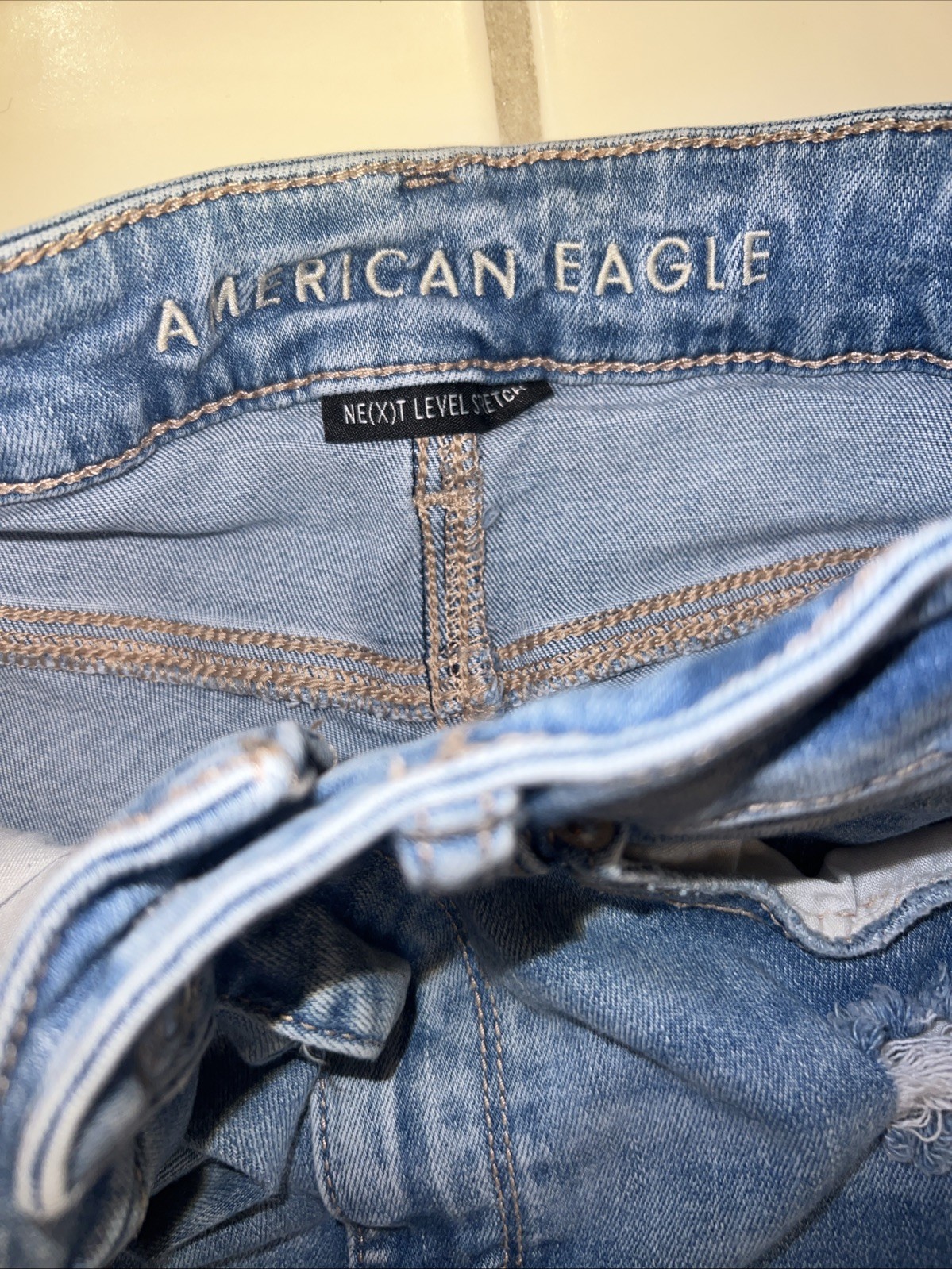 American Eagle Super High Rise Flare Jeans Womens 6 Reg 28×30 Distress