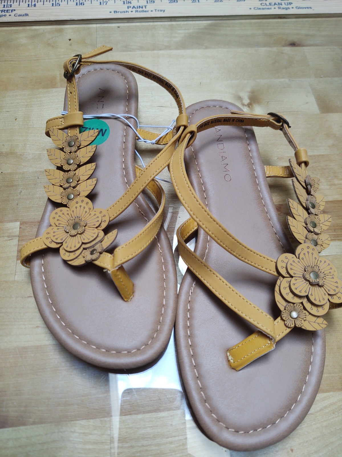 New Yellow/Beige Flat Flower Sandals size 7.5 W Cute Ready to Wear! ANDIAMO
