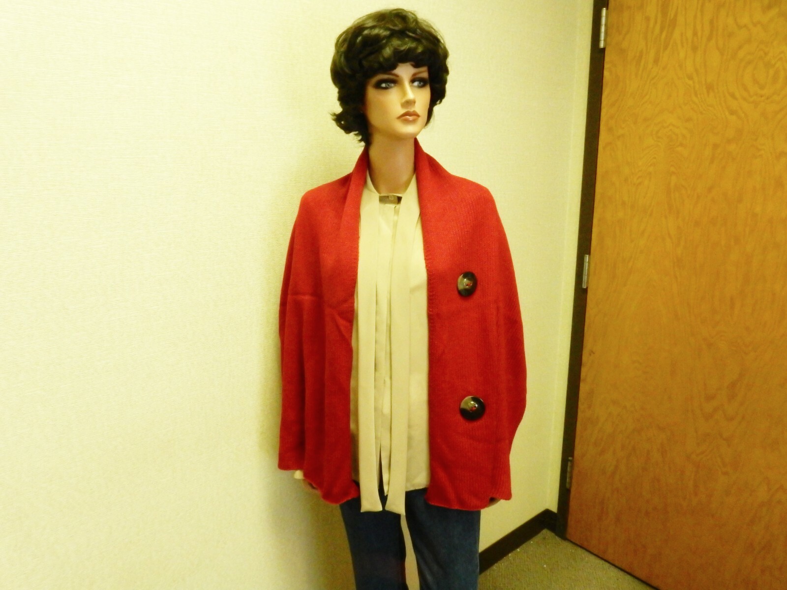 Acrylic Knitted Ladies’ Shoulder Wrap/Scarf, Big Buttons, Versatile, 3 Colors