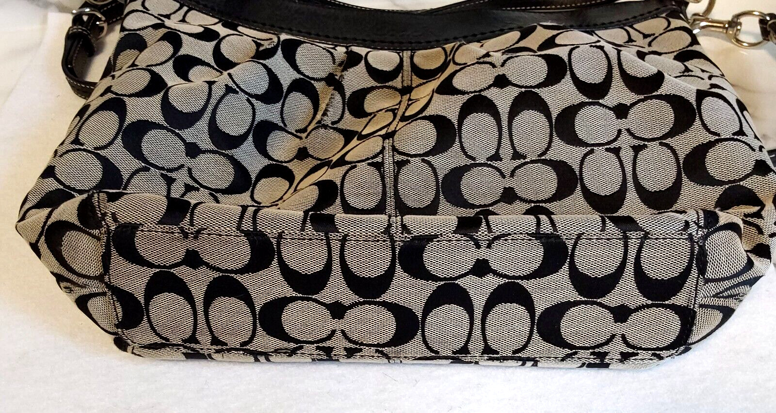 Coach Soho Black Gray Jacquard Crossbody Shoulder Purse HandBag 14″W11″H4″D Read
