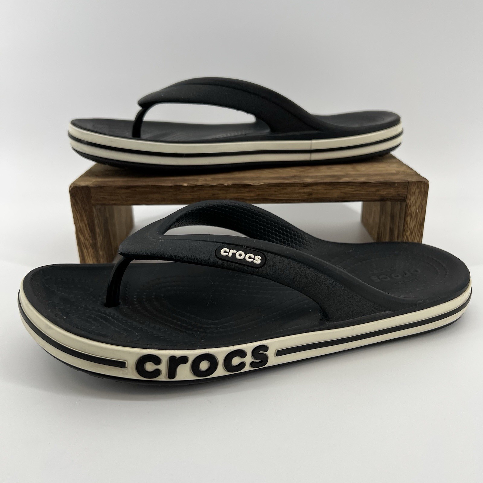 Crocs Bayaband Flip Flops Black White Unisex M4/W6 Preowned