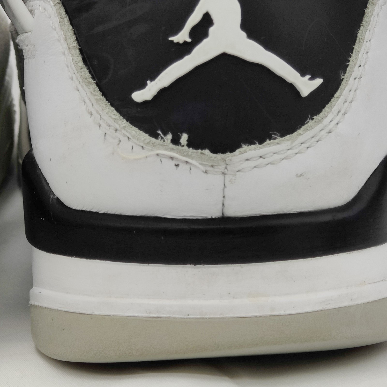 Jordan 4 Retro Mid Military Black Basketball Sneakers Men’s Size 8/EUR 41