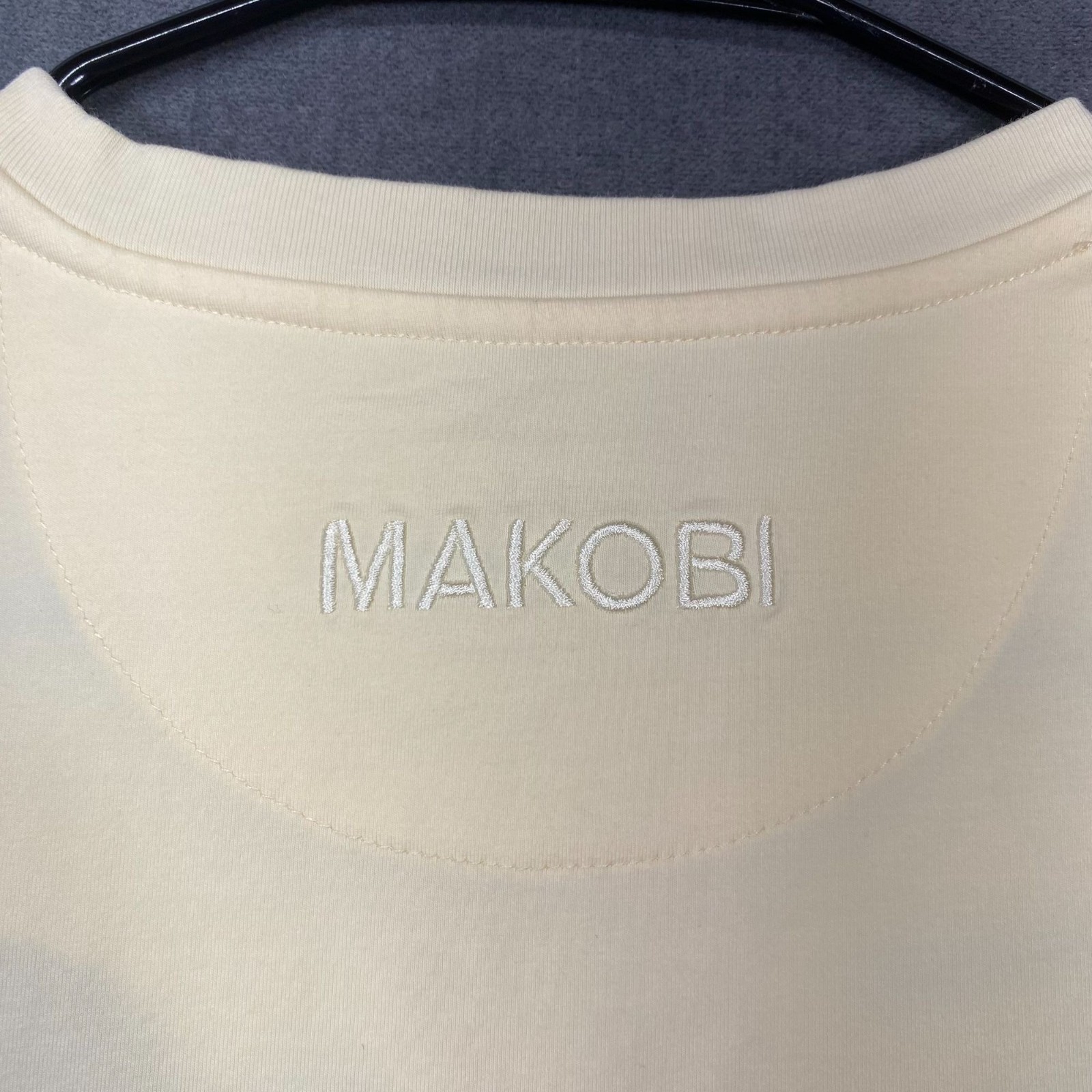 Makobi Playmaker Graphic Tee Cream M 95% Cotton Mens Casual Embroidered Design