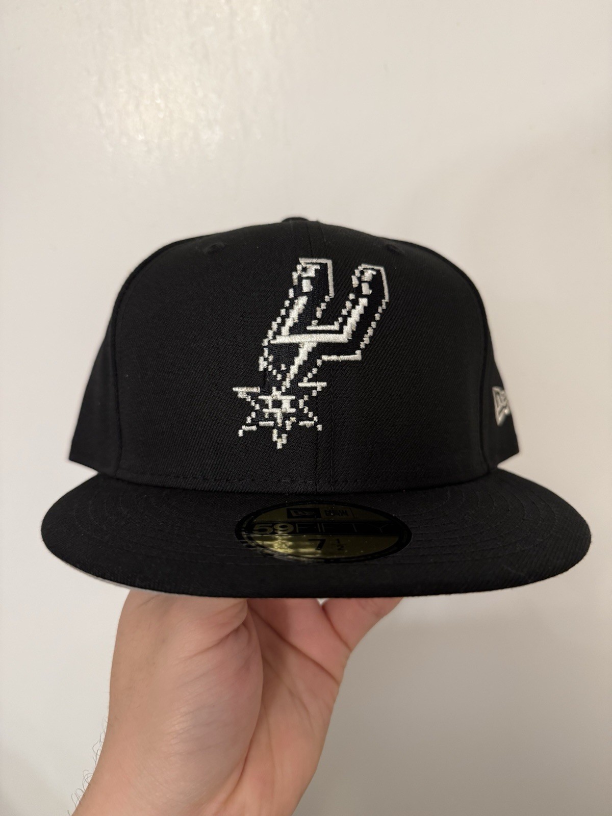 SAN ANTONIO SPURS 8 BIT LOGO NEW ERA 59FIFTY SZ 7 1/2