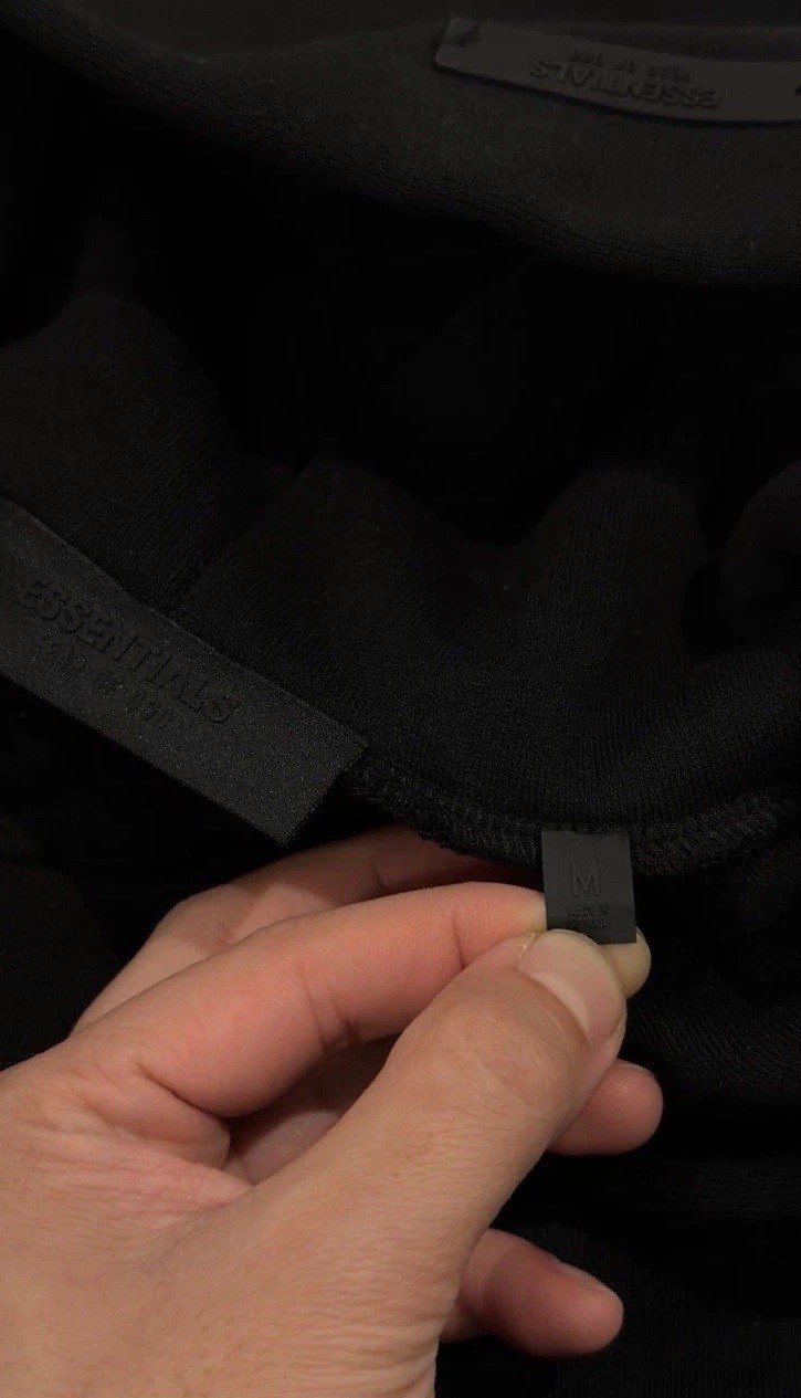 Essentials Fear of God Black Pullover Hoodie Logo Men’s Size M Long Sleeve