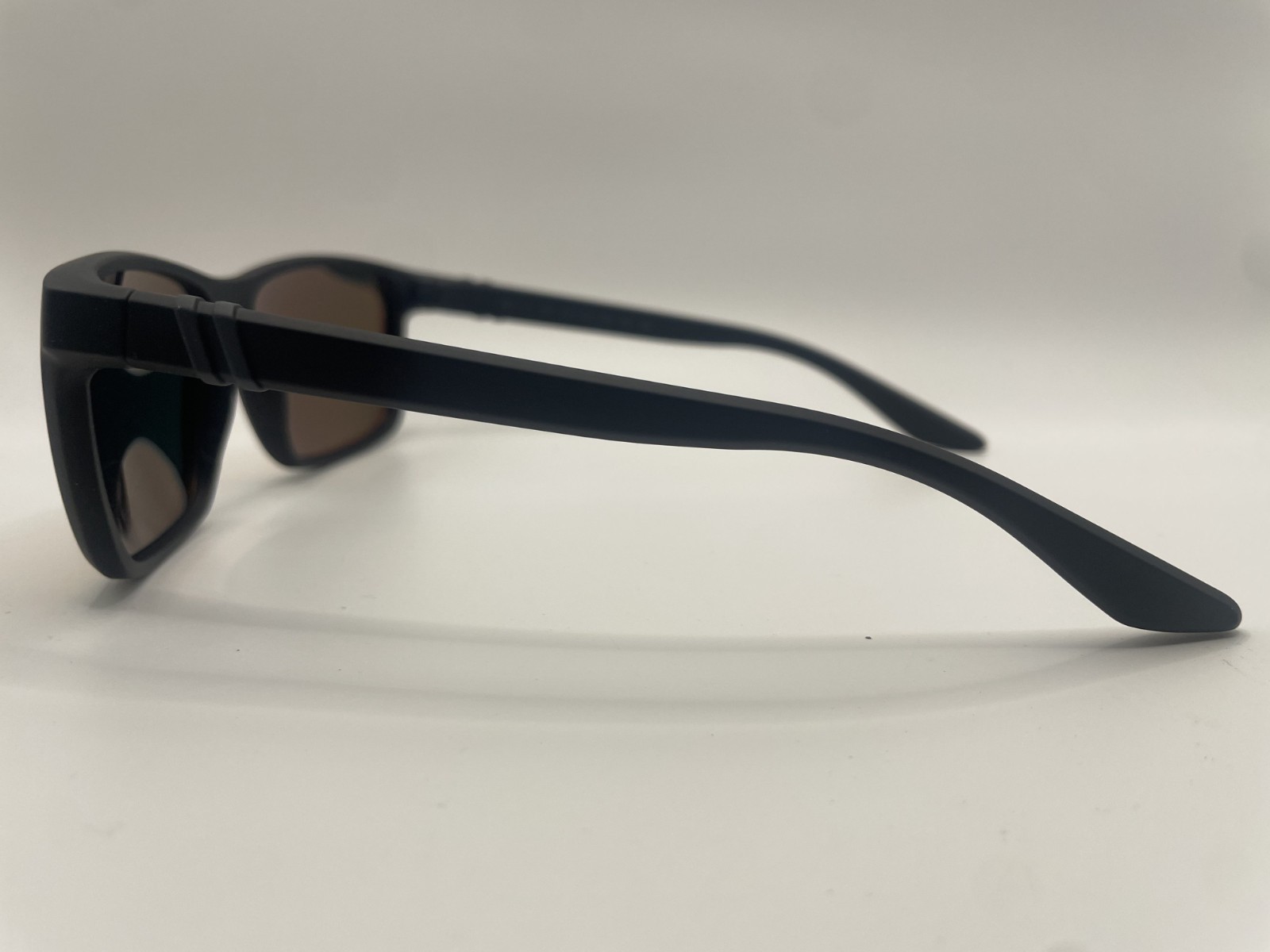 BLENDERS PUNCHLINE MATTE RUBBER BLACK POLARIZED CHAMPAGNE MIRROR SUNGLASSES