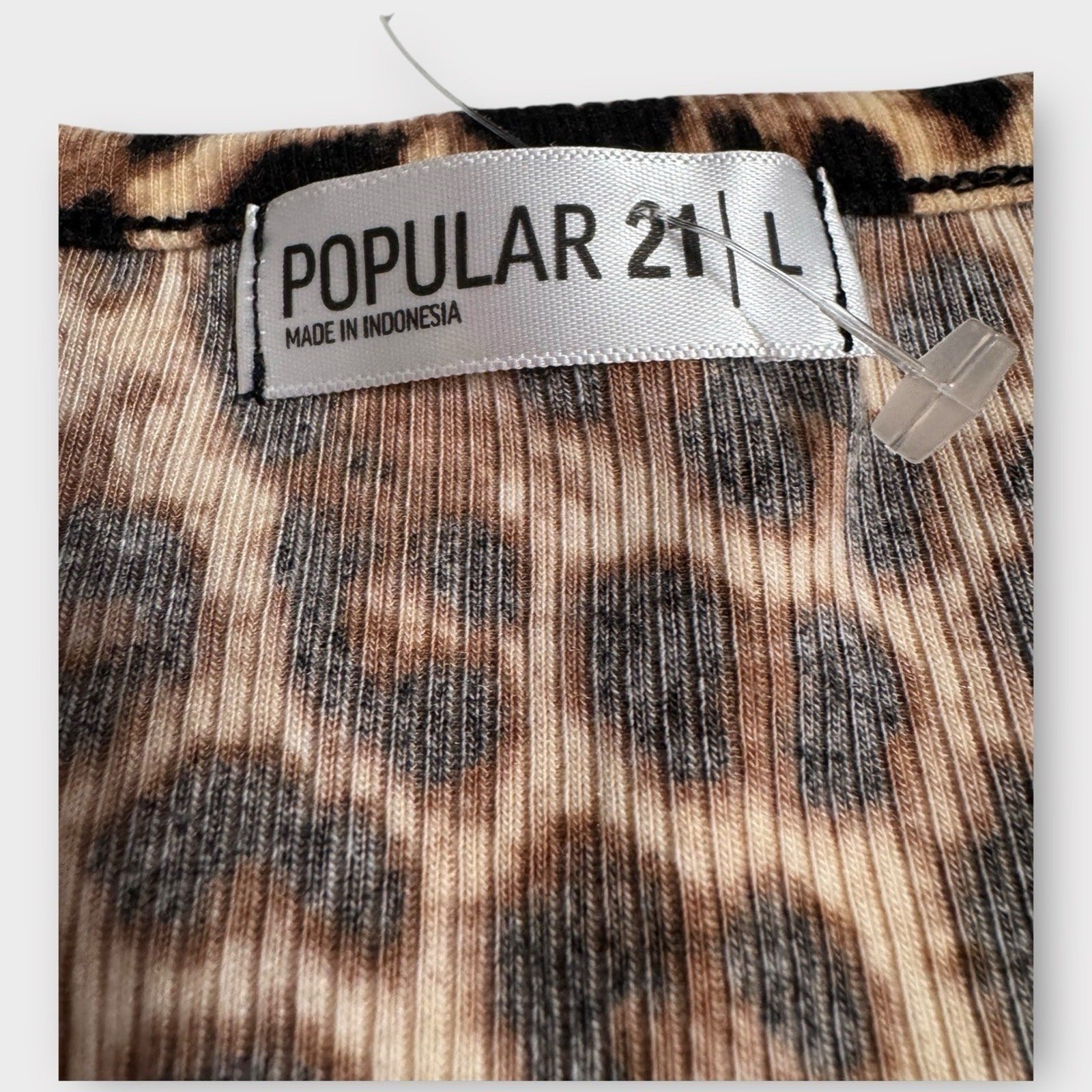 EUC Popular 21 Leopard Print V-Neck Top – Size L – 0516