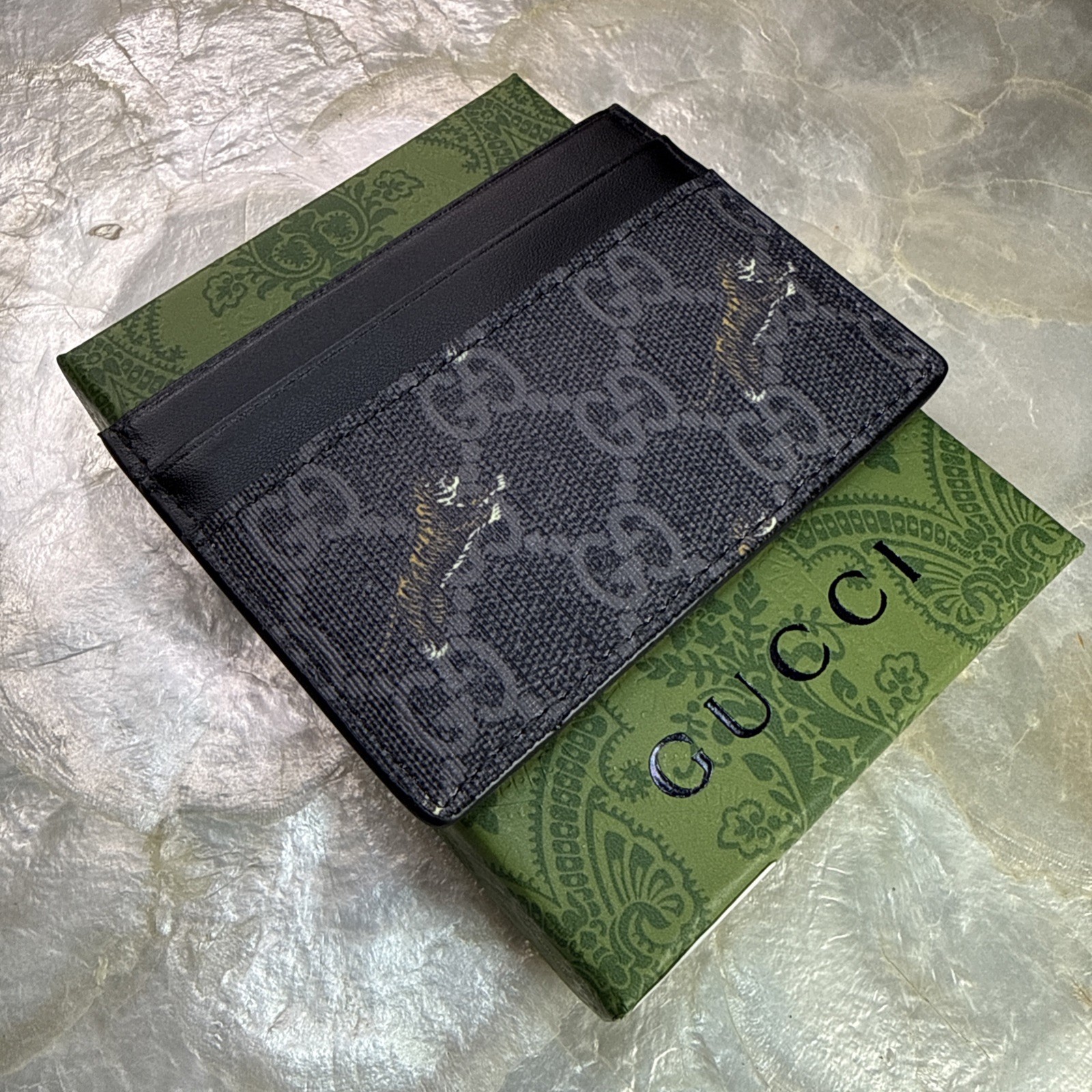 (RARE) GUCCI GG Supreme Monogram Tiger Print Card Holder Black