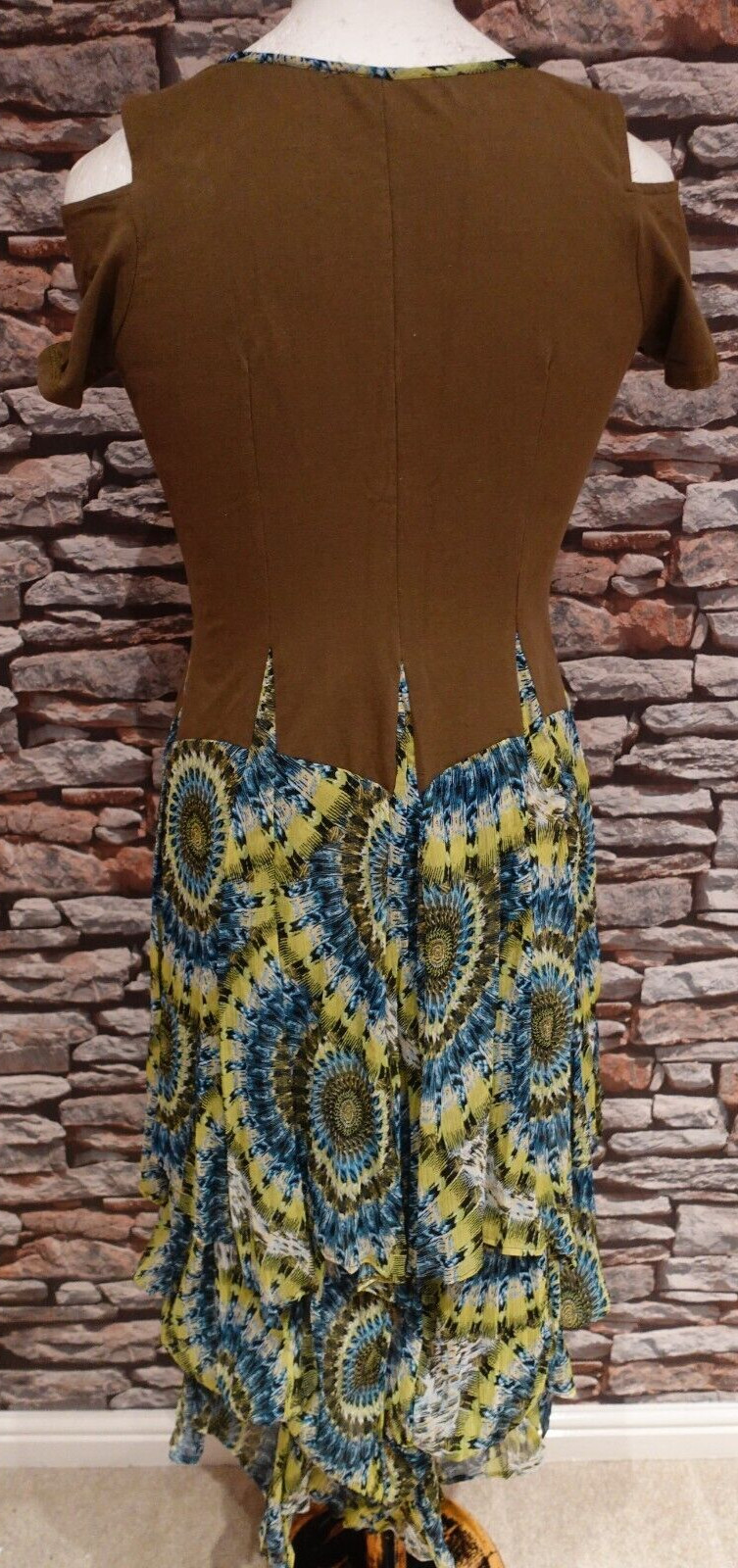 Klass Elegant Stylish Cold Shoulder Dress , Flowing Ruffle Skirt Size 12
