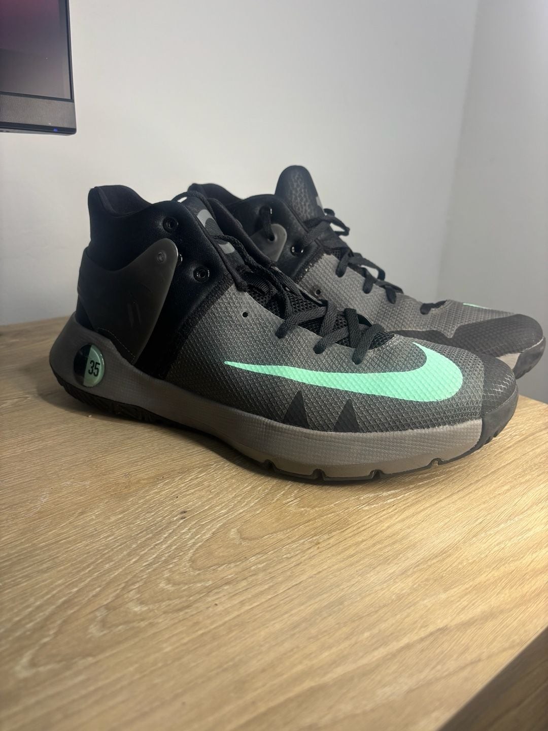 Nike KD Trey 5 IV Basketball Shoes Dark Grey Green Glow 844571-030 Size 9.5