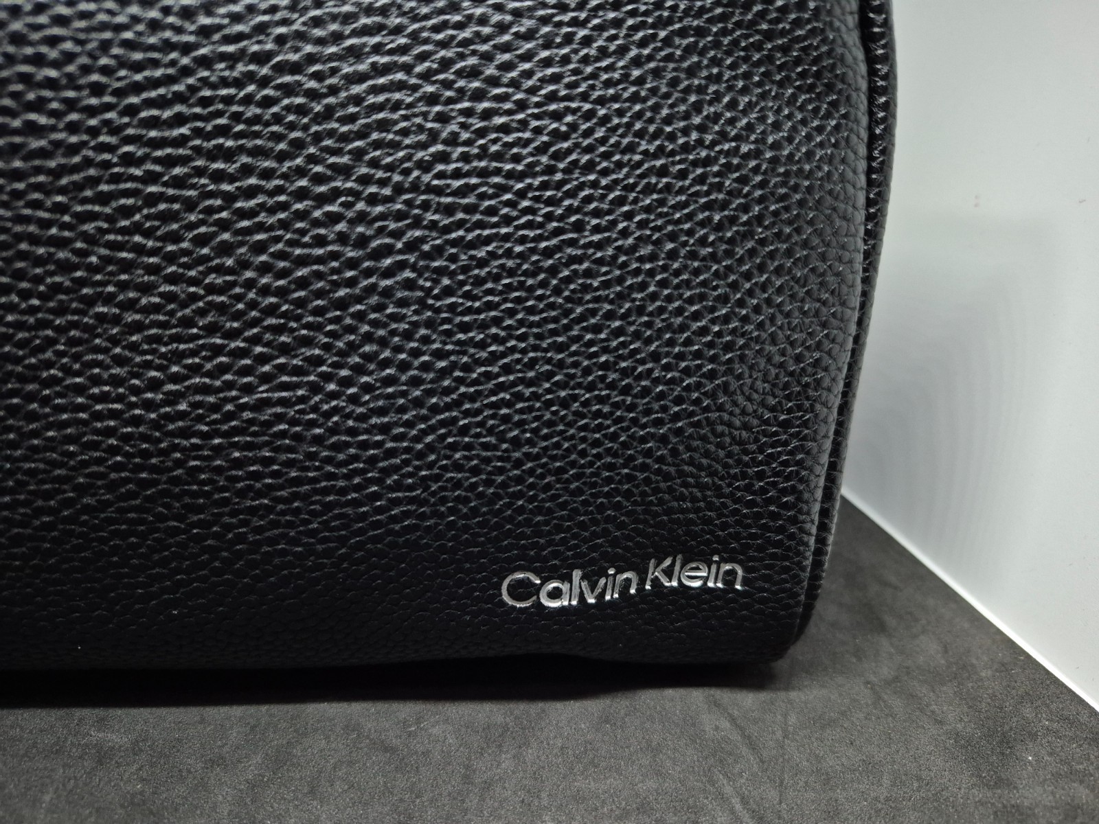 Calvin Klein Business Casual Dopp Kit Toiletry Travel Shaving Leather Black Bag