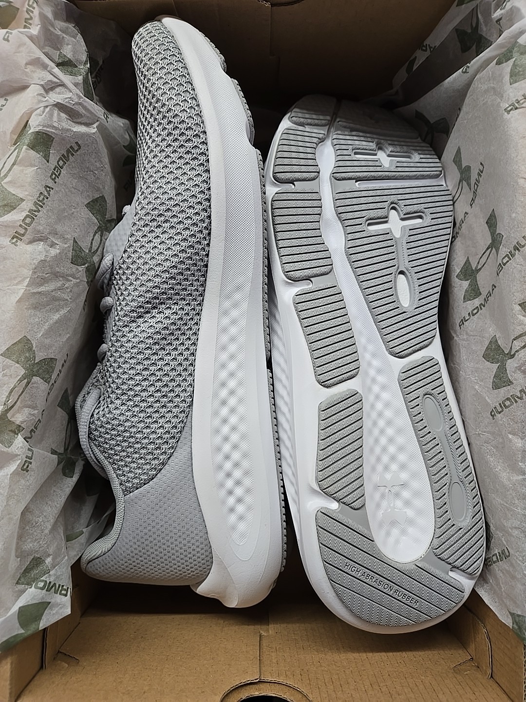 UNDER ARMOUR UA CHARGED PURSUIT 3 SIZE 13 MEN LIGHT GRAY/ BLACK LOGO