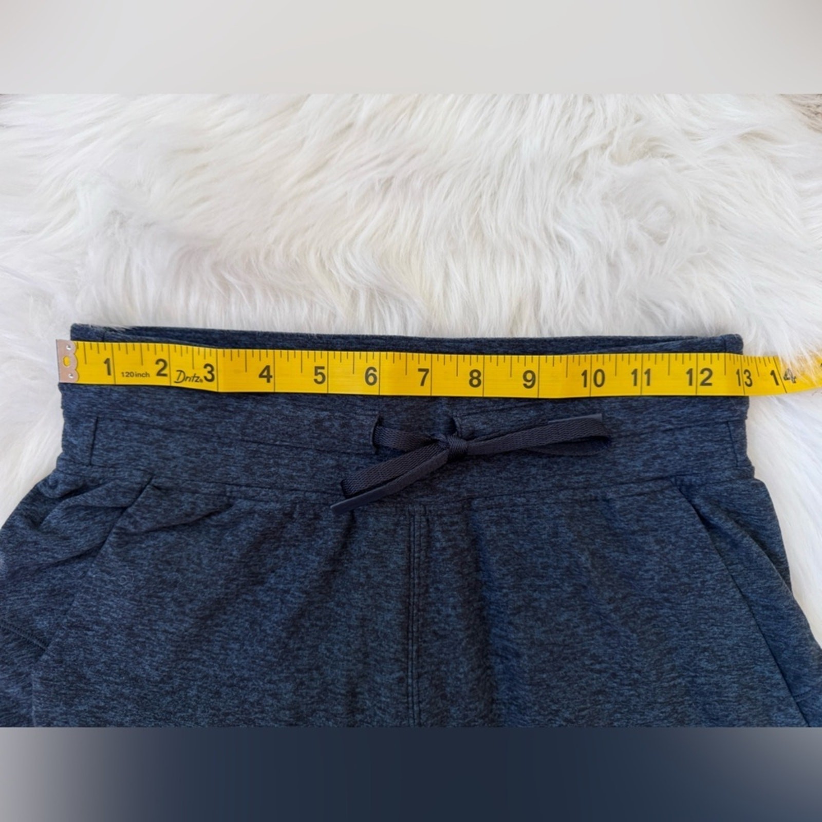 Lululemon size 4 Ready to Rulu Jogger Crop in Heathered True Navy/Black