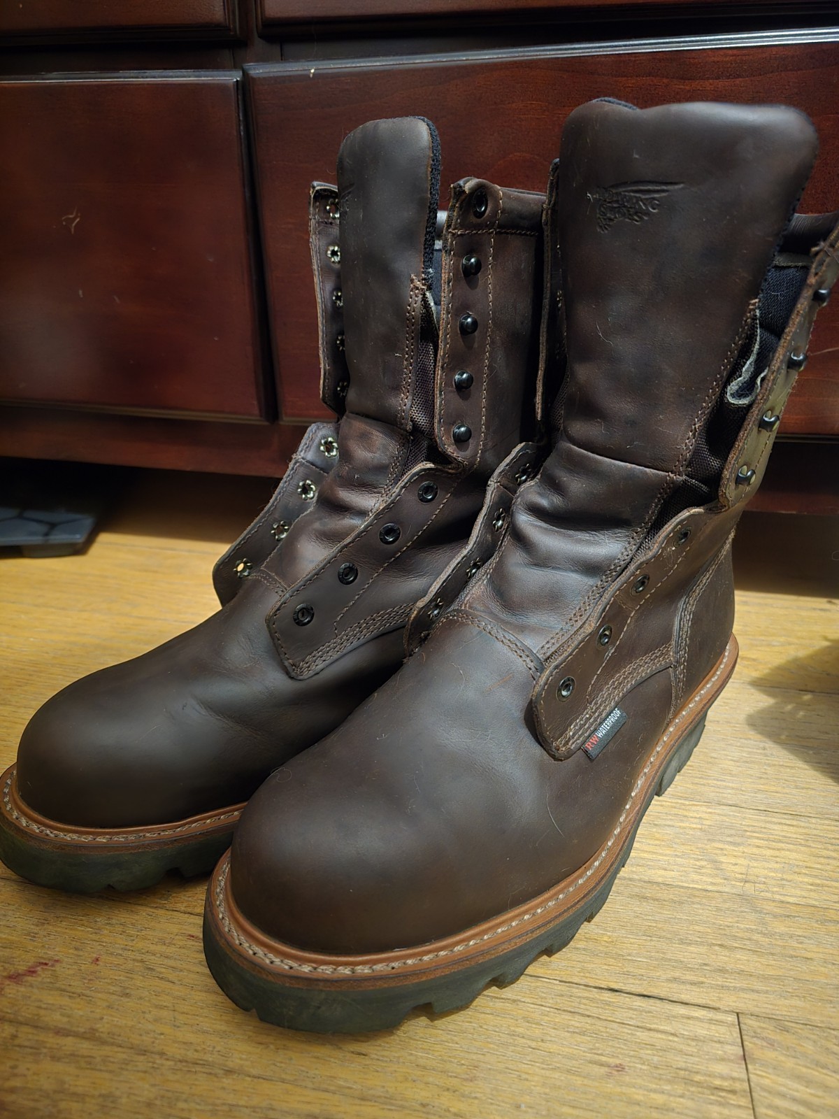 Red Wing Men’s Brown Leather Lace-Up Work Boots Round Toe Slip Resistant